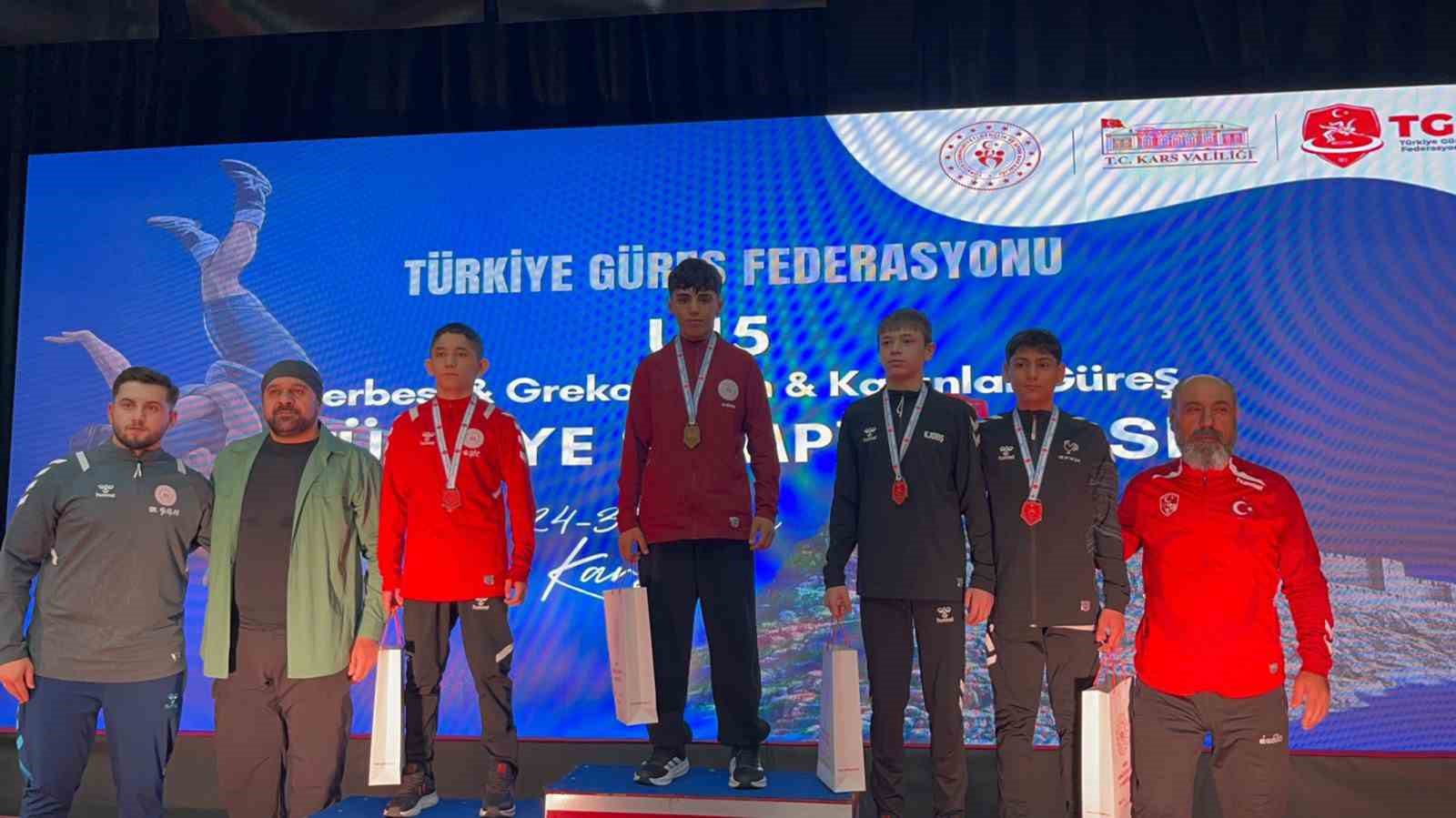 Muğlalı U15 grekoromen g&uuml;reş takımı, T&uuml;rkiye ikincisi oldu
