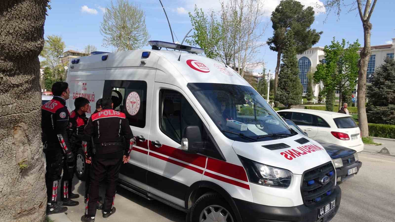 Malatya&rsquo;da yunus timleri kaza yaptı: 2 polis yaralı
