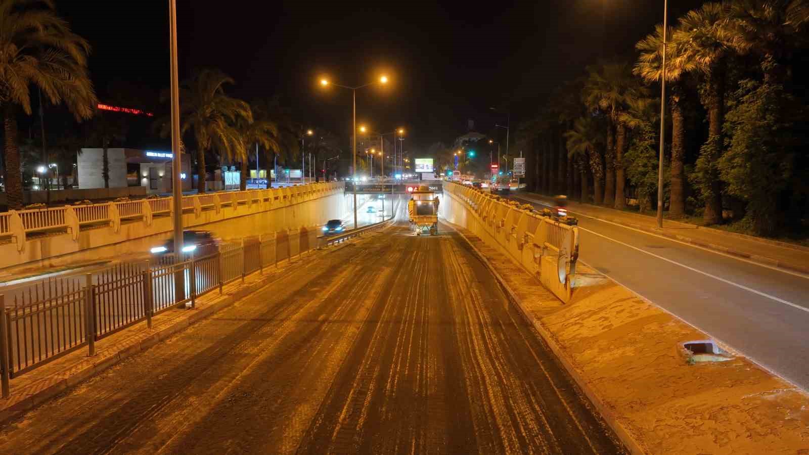 Y&uuml;z&uuml;nc&uuml; Yıl Bulvarı&rsquo;nda asfaltlama &ccedil;alışması tamamlandı
