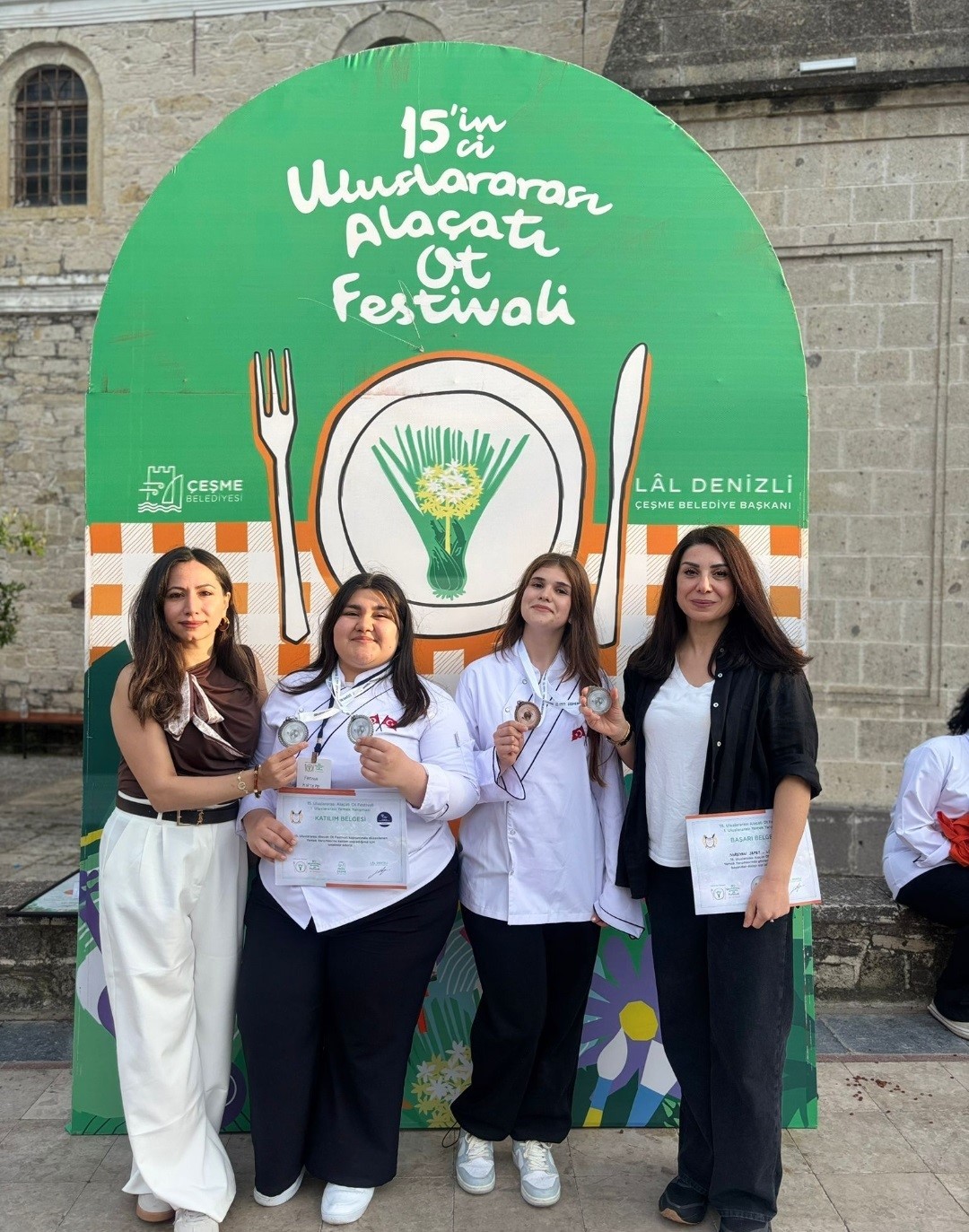 K&ouml;şkl&uuml; &ouml;ğrenciler Uluslararası Ala&ccedil;atı Ot Festivali&rsquo;nde b&uuml;y&uuml;k bir başarıya imza attılar
