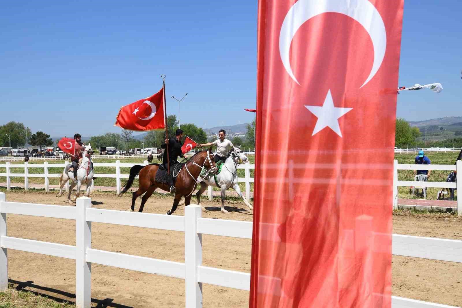 Osmangazi&rsquo;de Geleneksel Rahvan At Koşusu coşkusu
