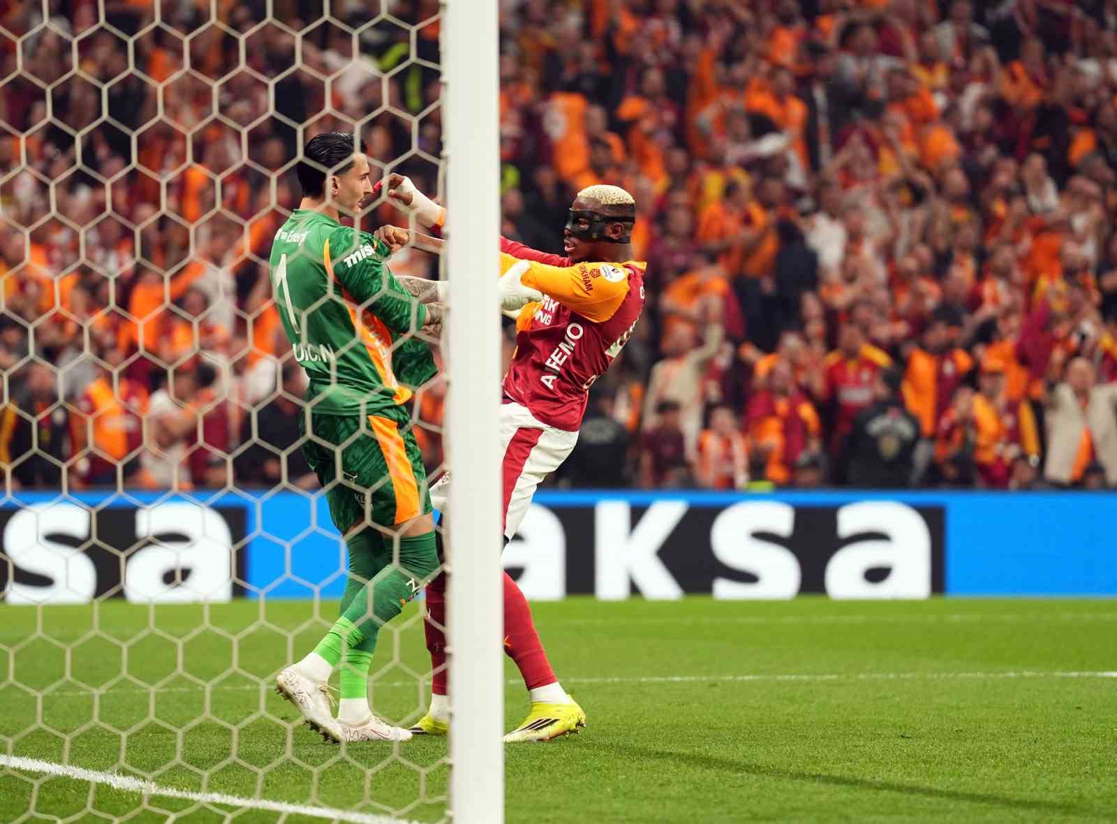 Trendyol S&uuml;per Lig: Galatasaray: 0 - Fenerbah&ccedil;e: 0 (Ma&ccedil; devam ediyor)
