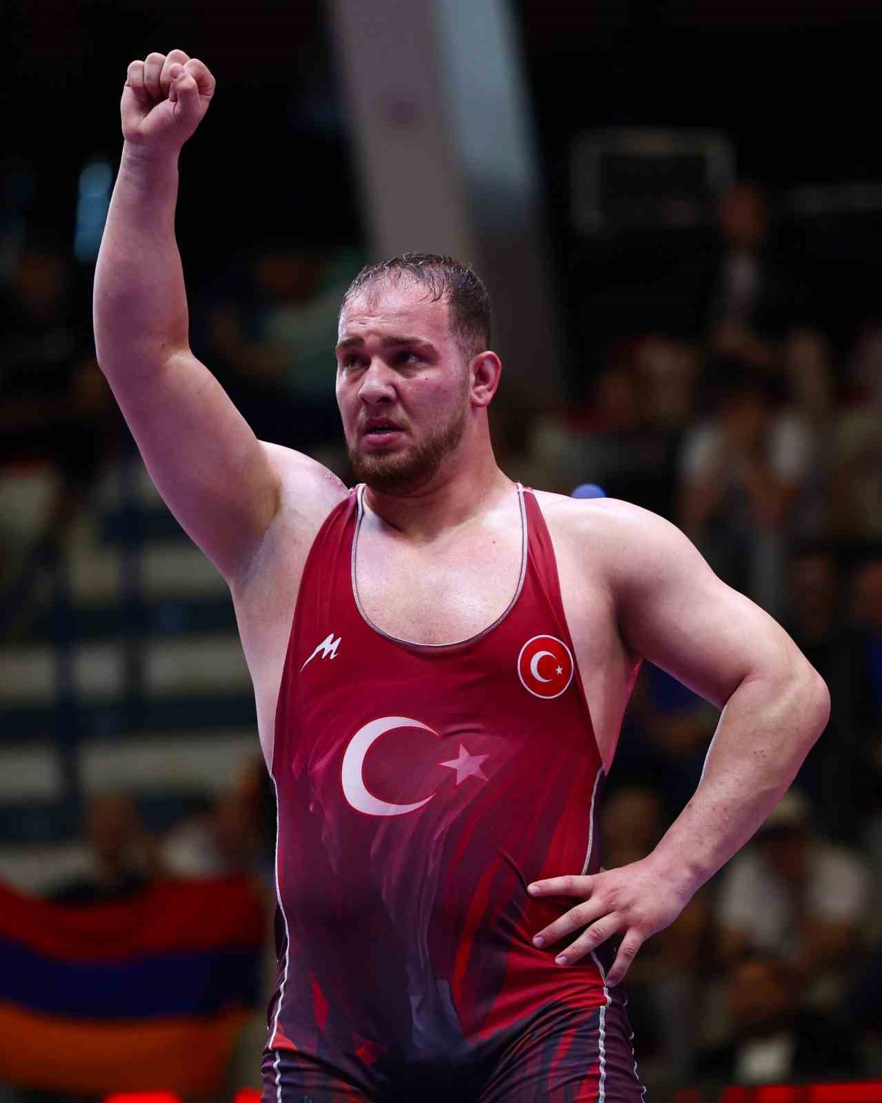 Hakan B&uuml;y&uuml;k&ccedil;ıngıl, Avrupa &uuml;&ccedil;&uuml;nc&uuml;s&uuml; oldu
