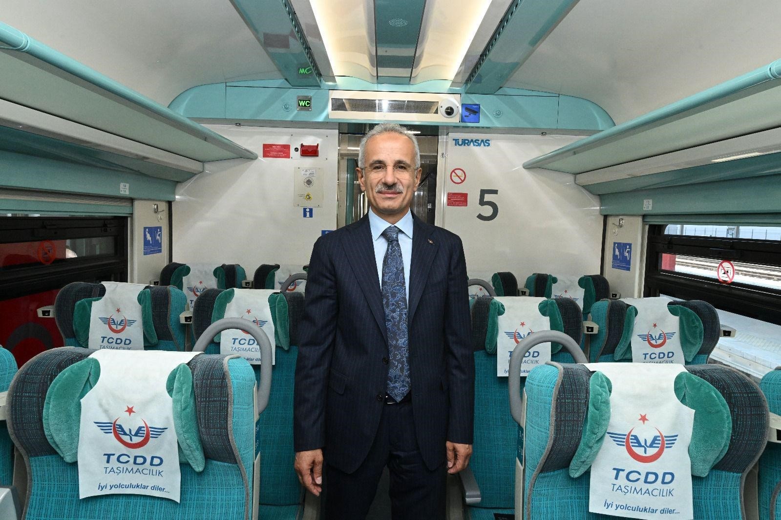 Bakan Uraloğlu: "Ankara-Sivas hattımız ile açıldığı günden bu yana 2 milyon 356 bin 815 yolcumuza hizmet verdik"