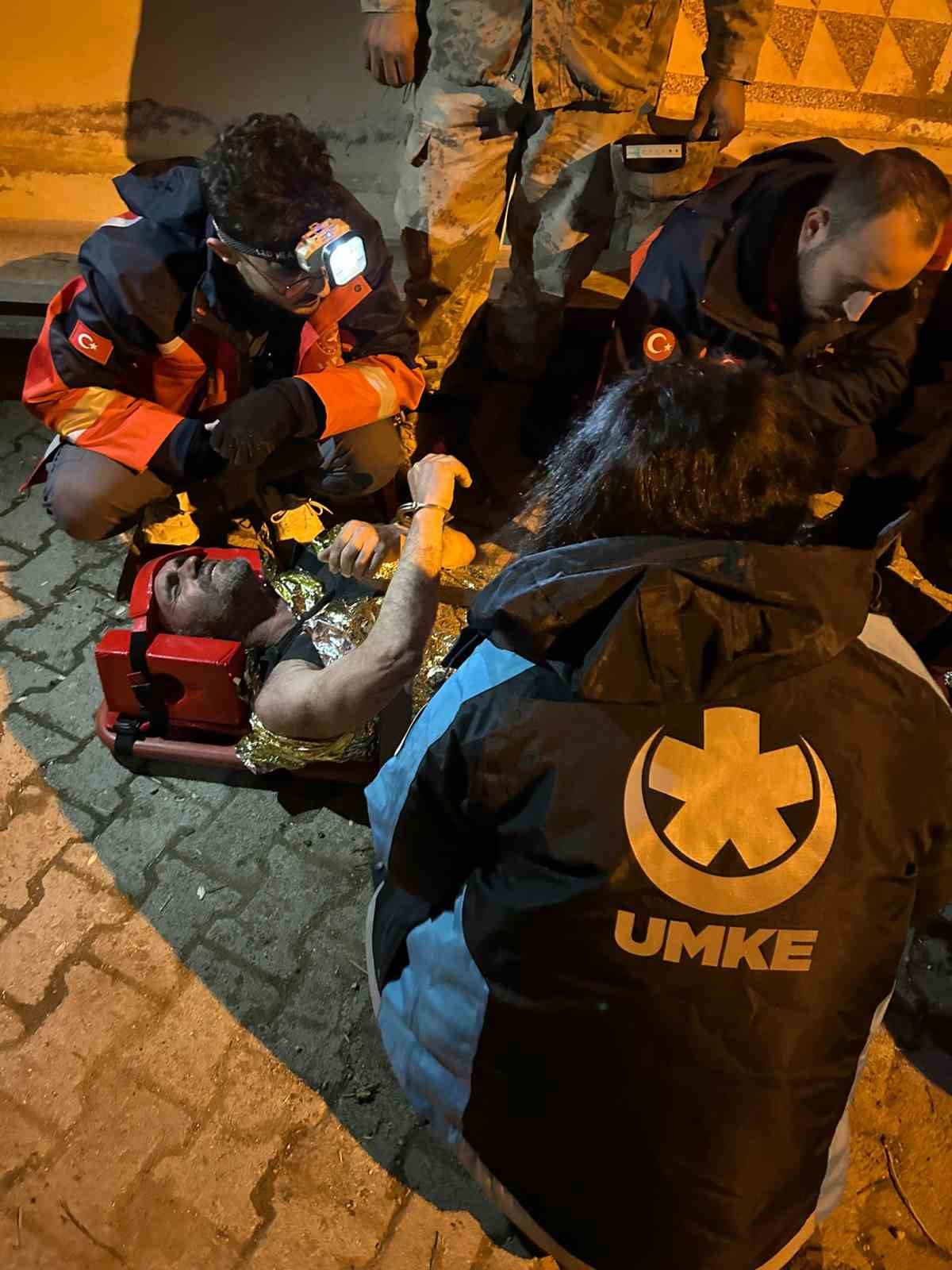 G&uuml;m&uuml;şhane&rsquo;de kayıp şahıs dere yatağında sağ olarak bulundu
