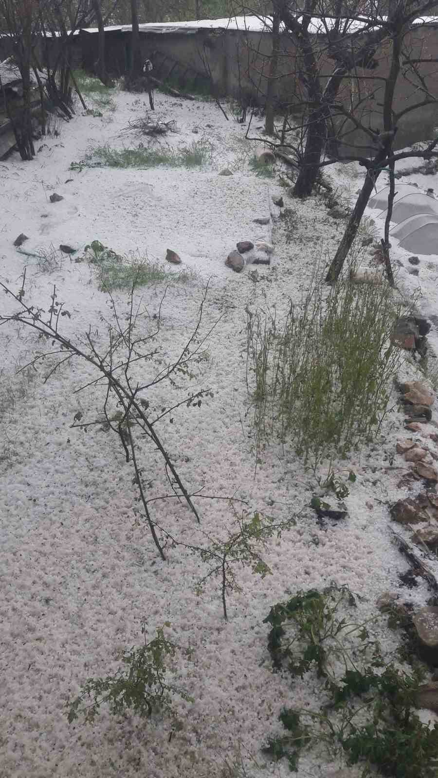 Tomarza&rsquo;da dolu etkili oldu
