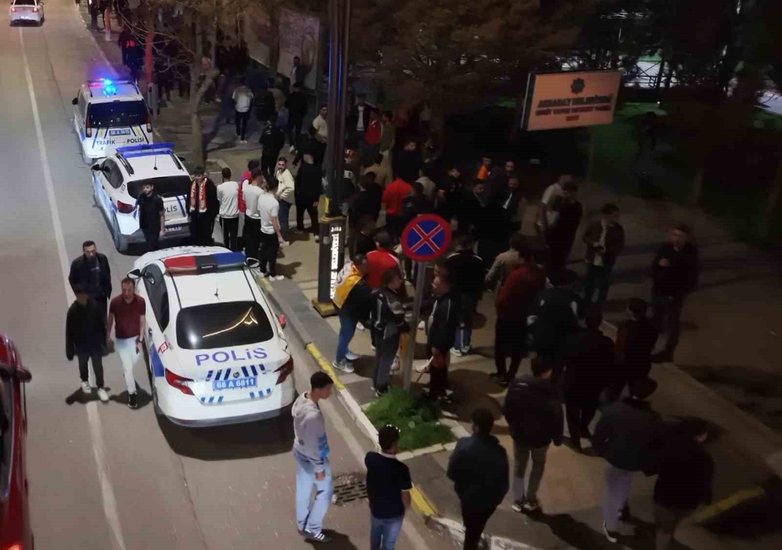 Aksaray sokaklarında Galatasaraylıların coşkulu kutlaması
