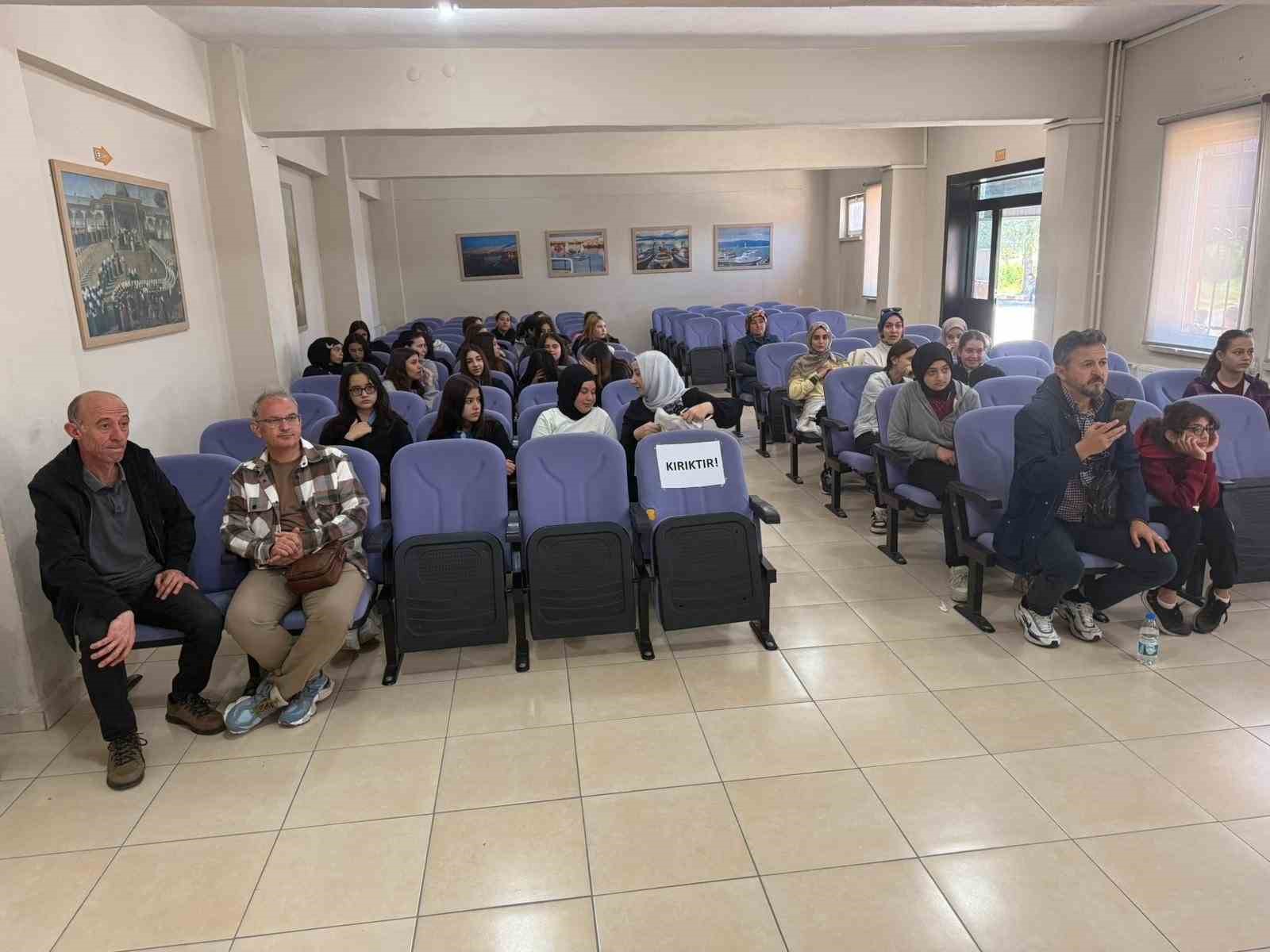 Burhaniye&rsquo;de &ouml;ğrenciler arasında bilgi yarışması yapıldı
