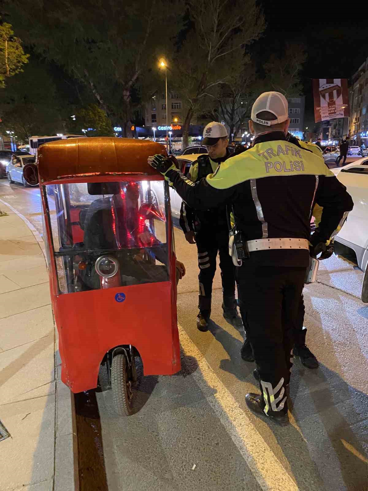 Alkoll&uuml; ara&ccedil; kullanan s&uuml;r&uuml;c&uuml;ye toplam 92 bin 500 lira ceza
