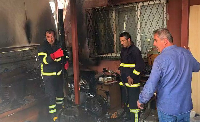 Burdur&rsquo;da evin bitişiğindeki depoda yangın korkuttu
