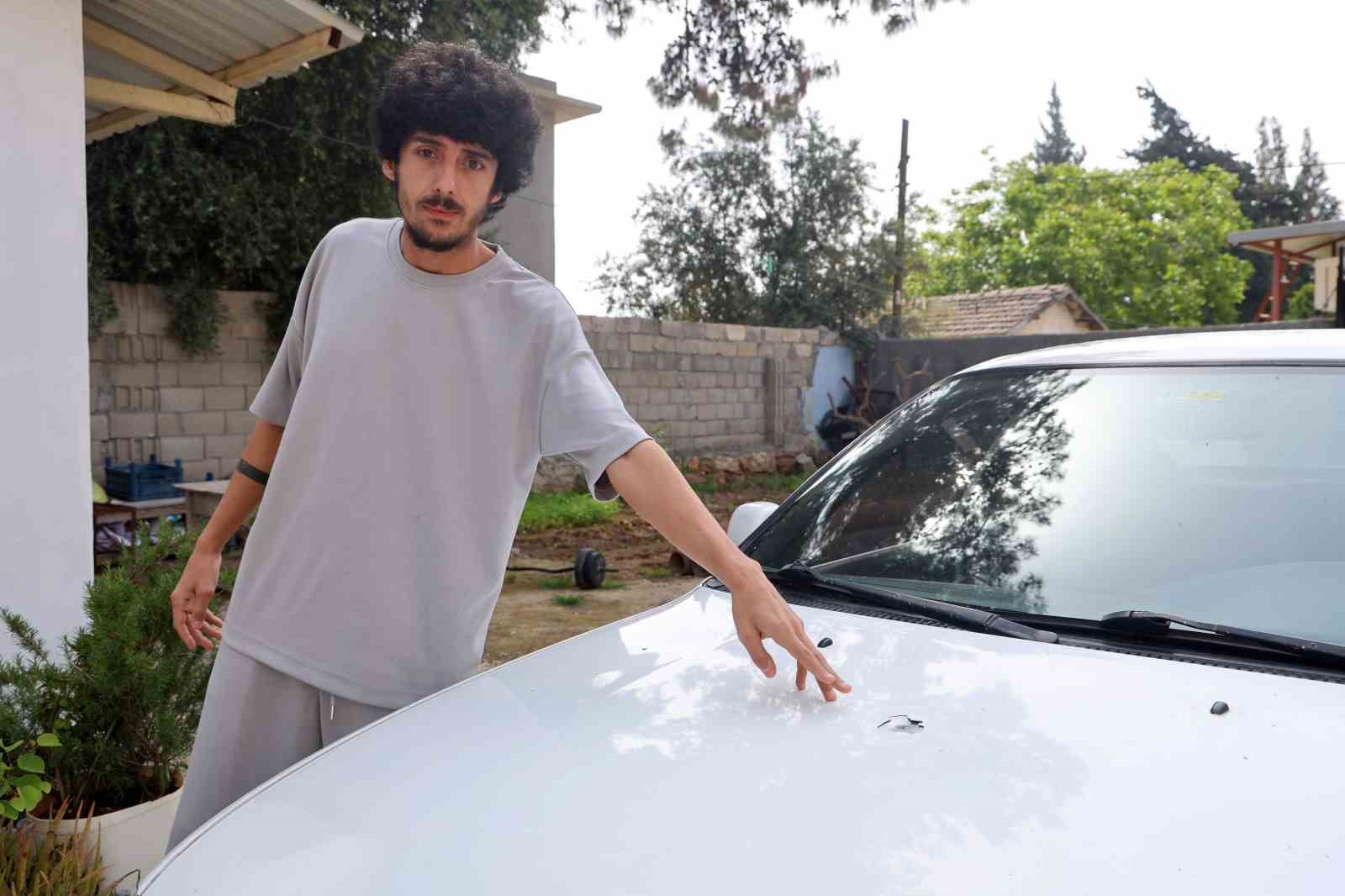 Sesle panik ve korku yaşayan vatandaşın aracına yorgun mermi isabet etti