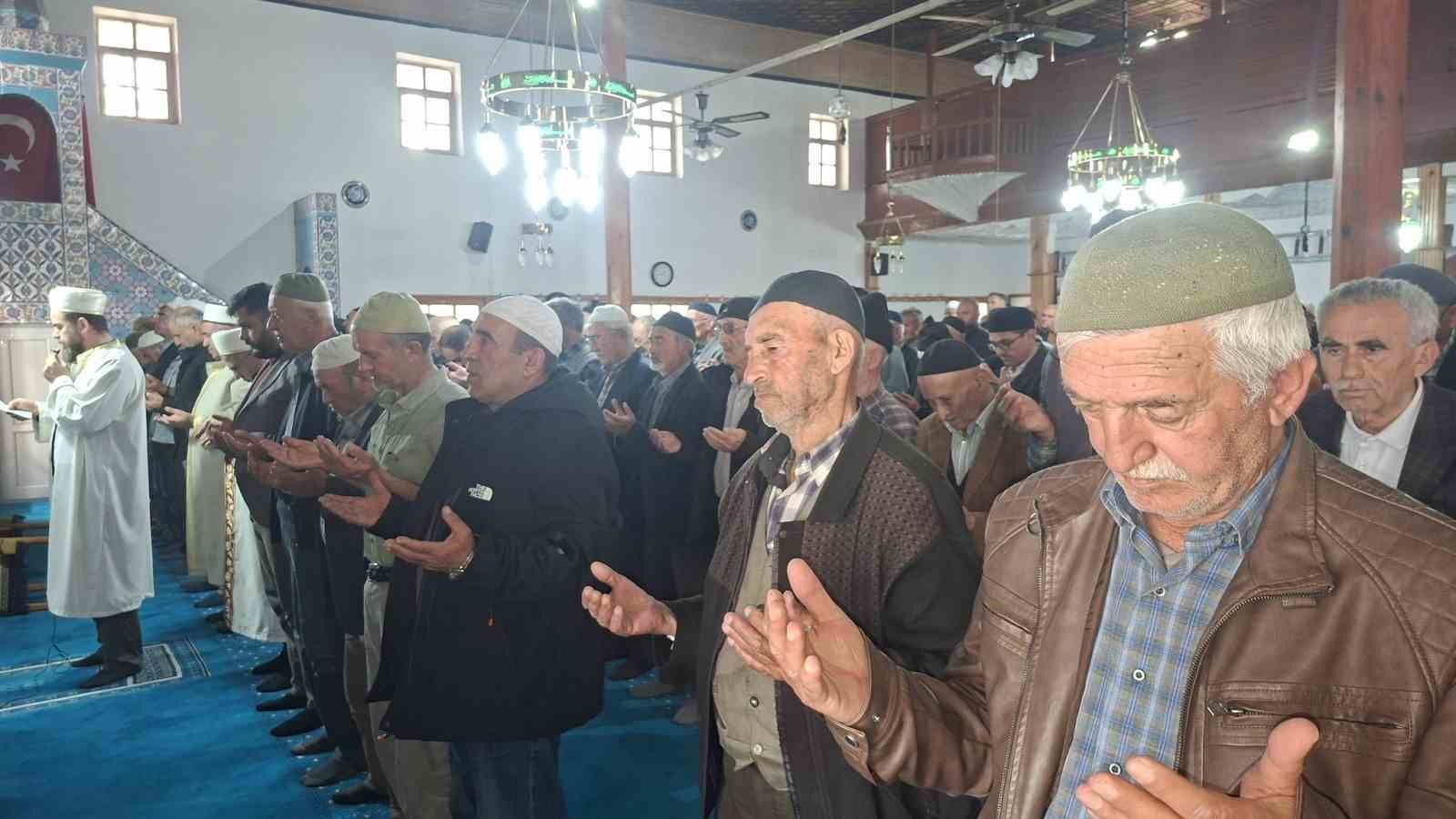 Emet’teki geneleksel yağmur duası yeterli yağış sebebi ile bu yıl şükür duası oldu