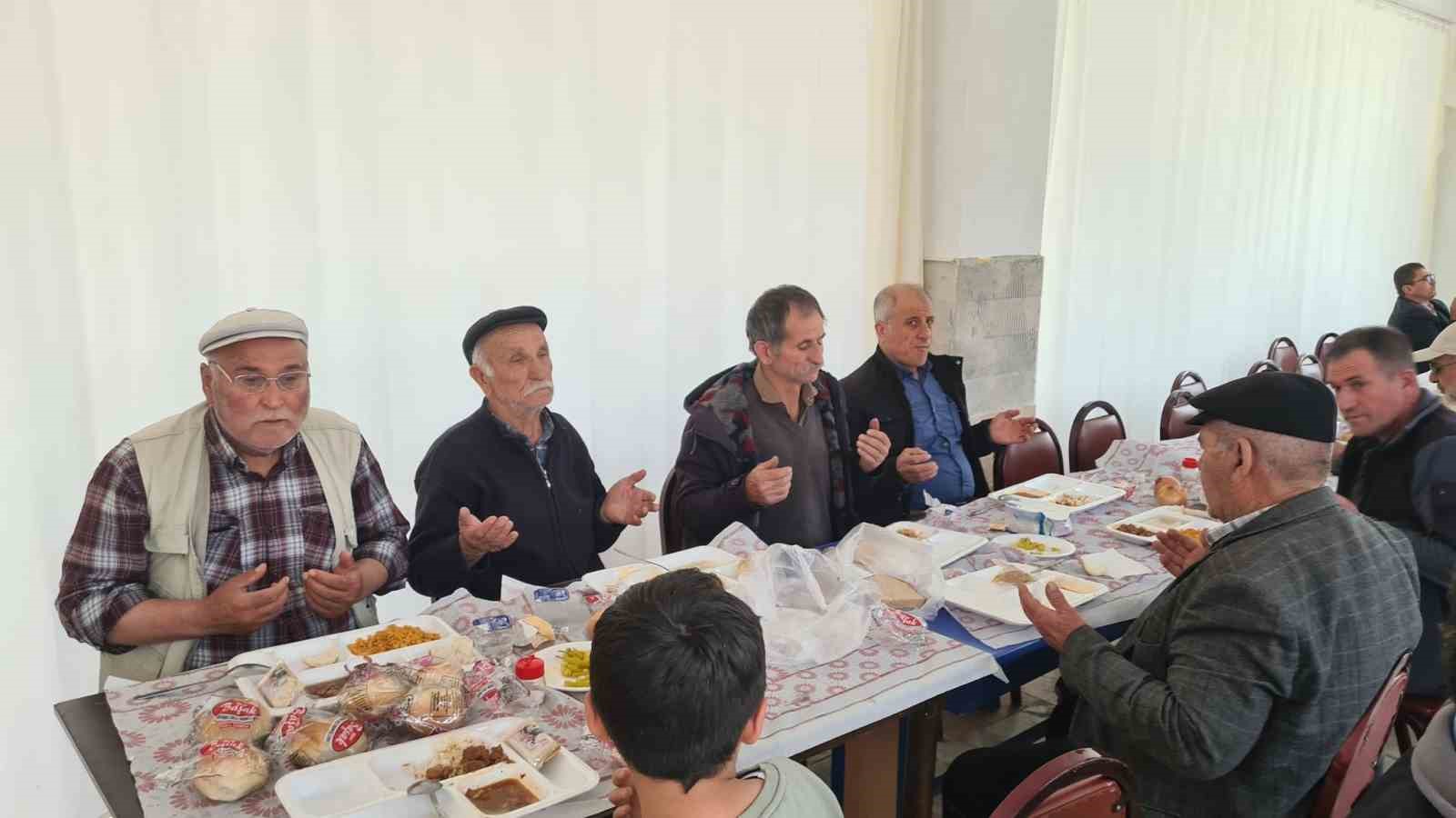 Emet&rsquo;teki geneleksel yağmur duası yeterli yağış sebebi ile bu yıl ş&uuml;k&uuml;r duası oldu
