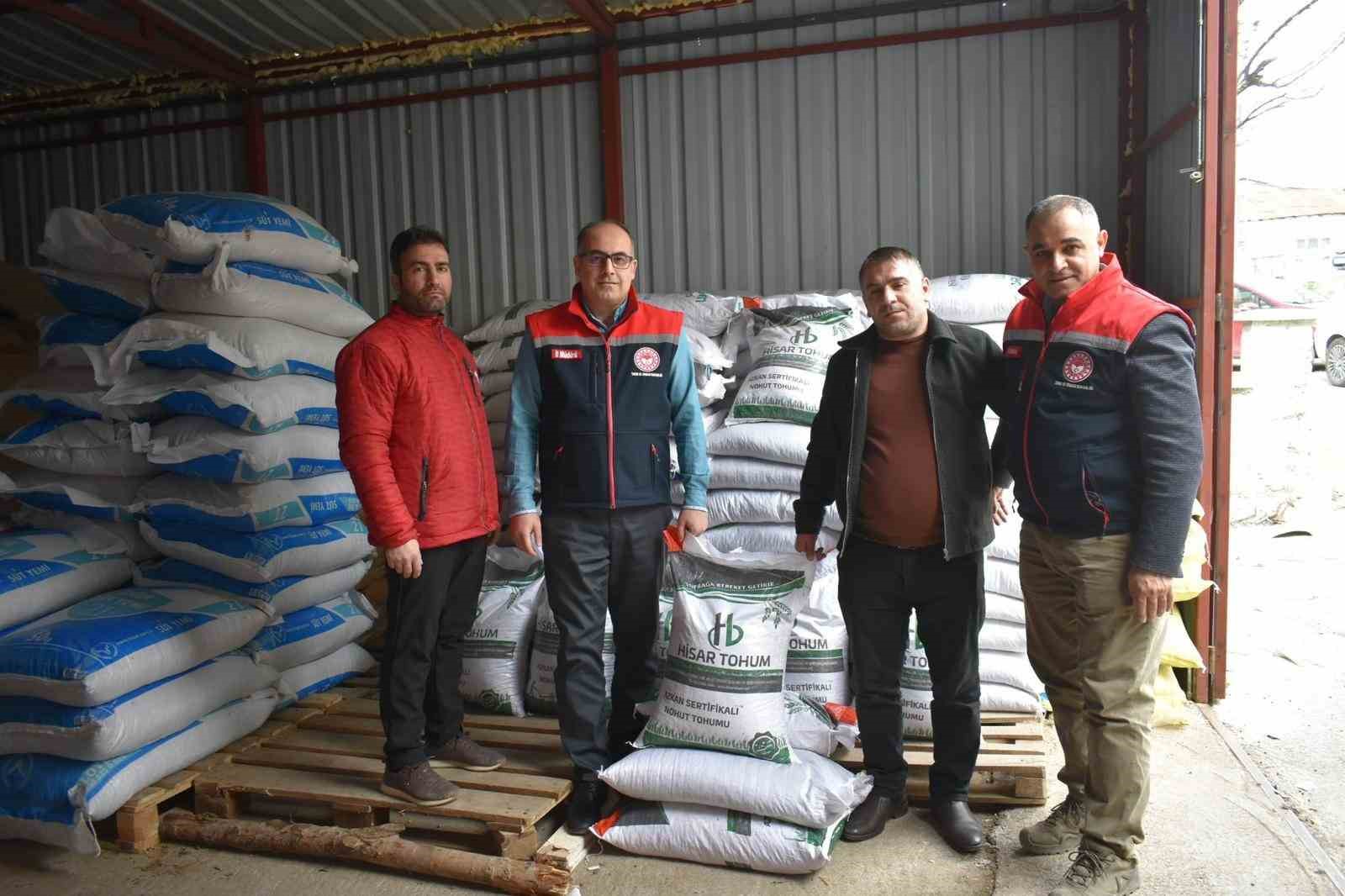Bayburt&rsquo;ta &uuml;reticilere y&uuml;zde 50 hibeli yem bezelyesi tohumu dağıtıldı
