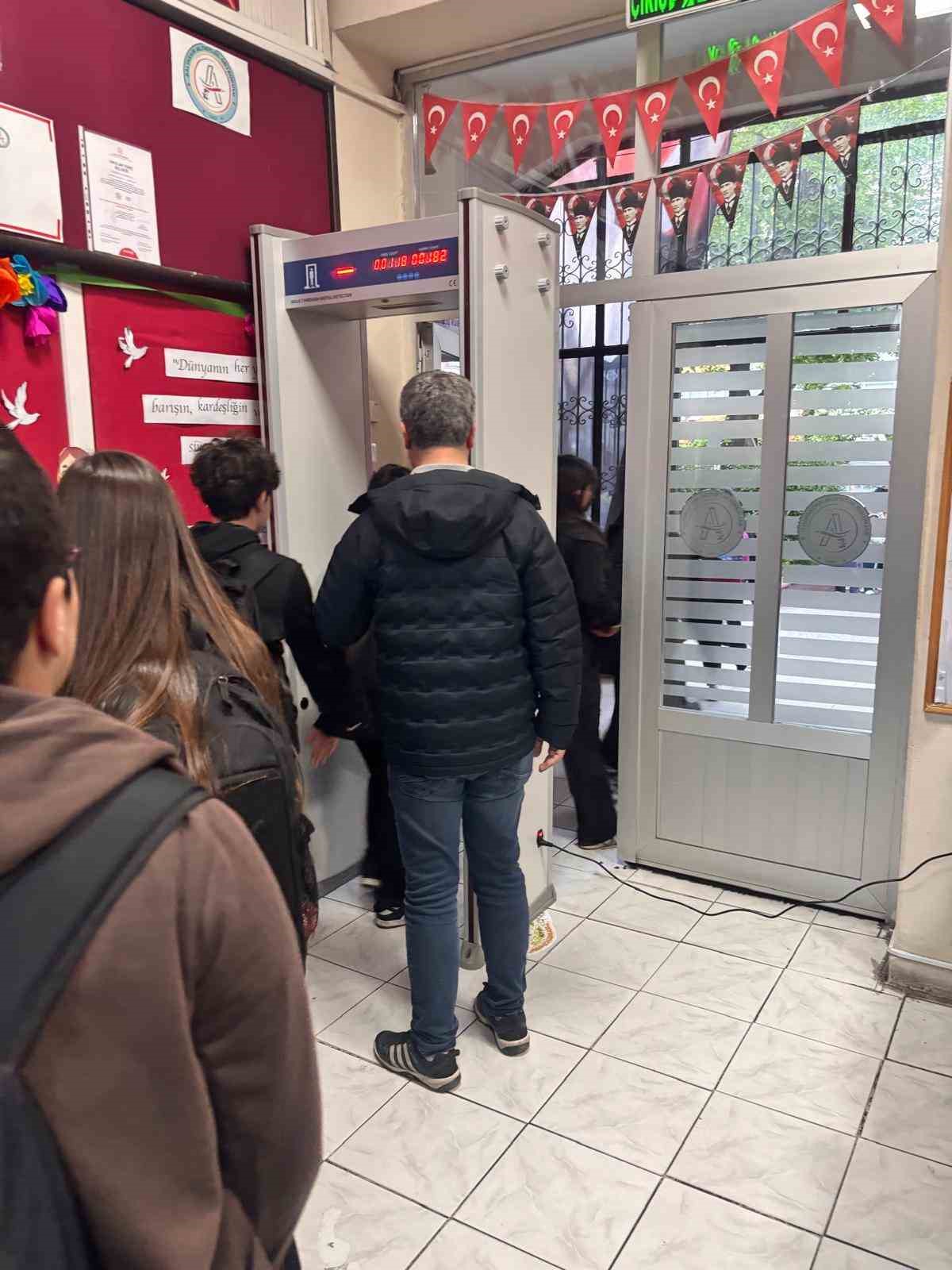 Altıeyl&uuml;l Ortaokulu artık daha g&uuml;venli
