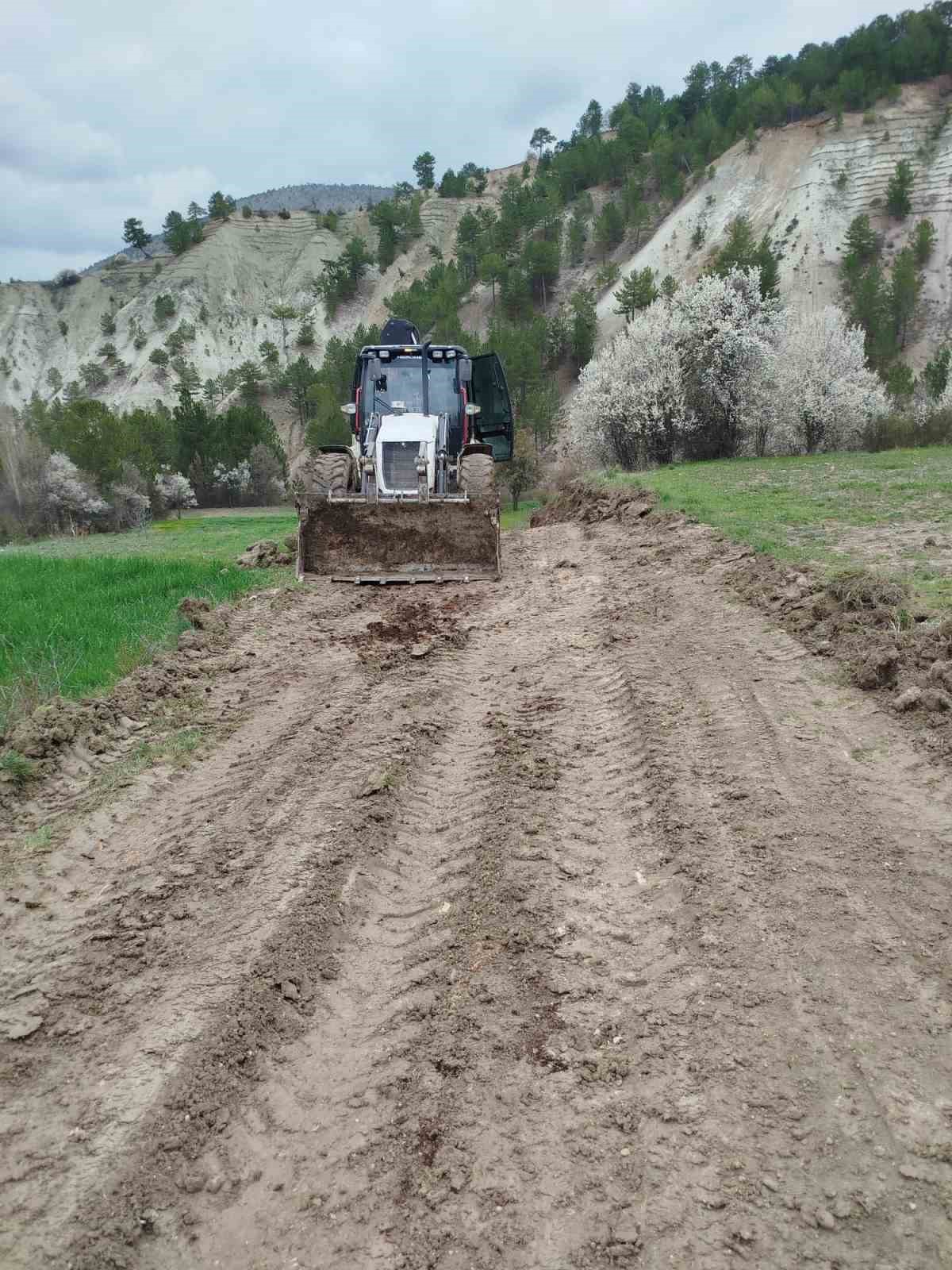 &Ccedil;ameli Belediyesi&rsquo;nden arazi yollarında yoğun mesai
