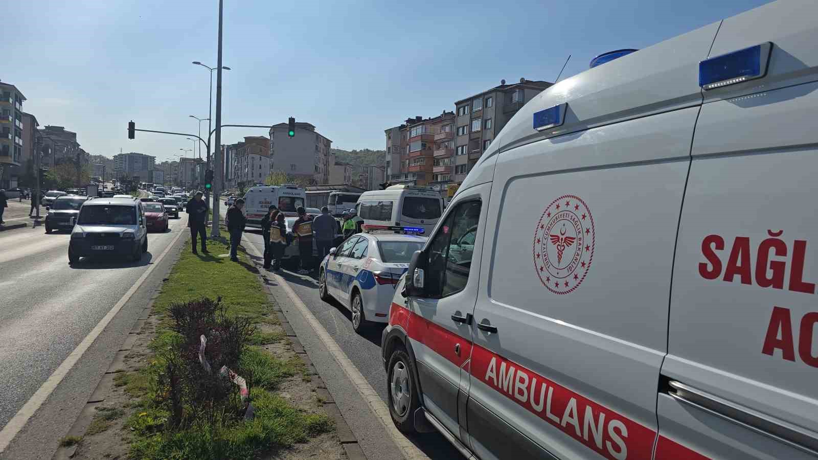 Sağlık personelinin kullandığı ara&ccedil; &ouml;ğrenciye &ccedil;arptı: 1 yaralı
