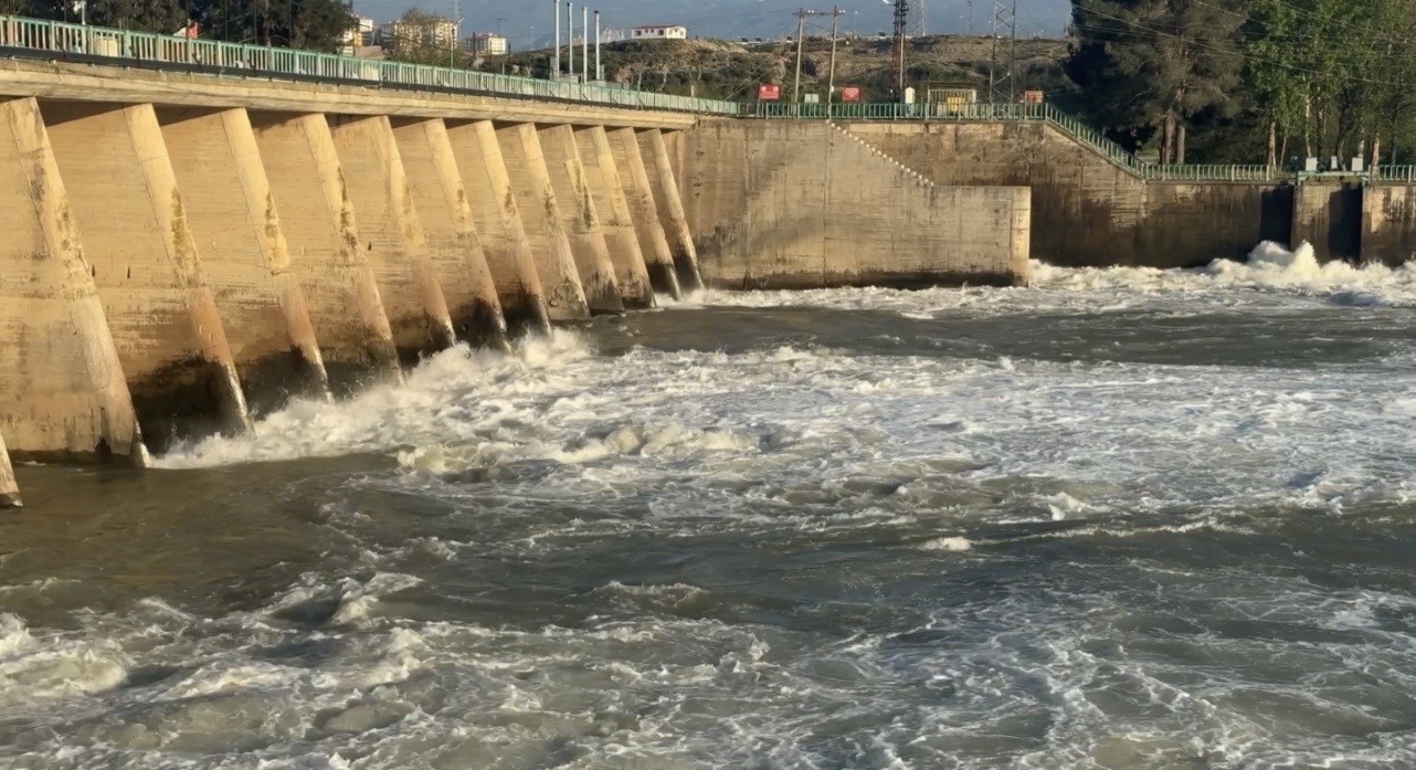 Osmaniye&rsquo;de yağış bereketi: Dereler doldu, y&uuml;zler g&uuml;ld&uuml;
