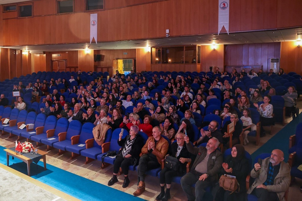 Karadeniz&rsquo;in ezgileri OM&Uuml; sahnesinde
