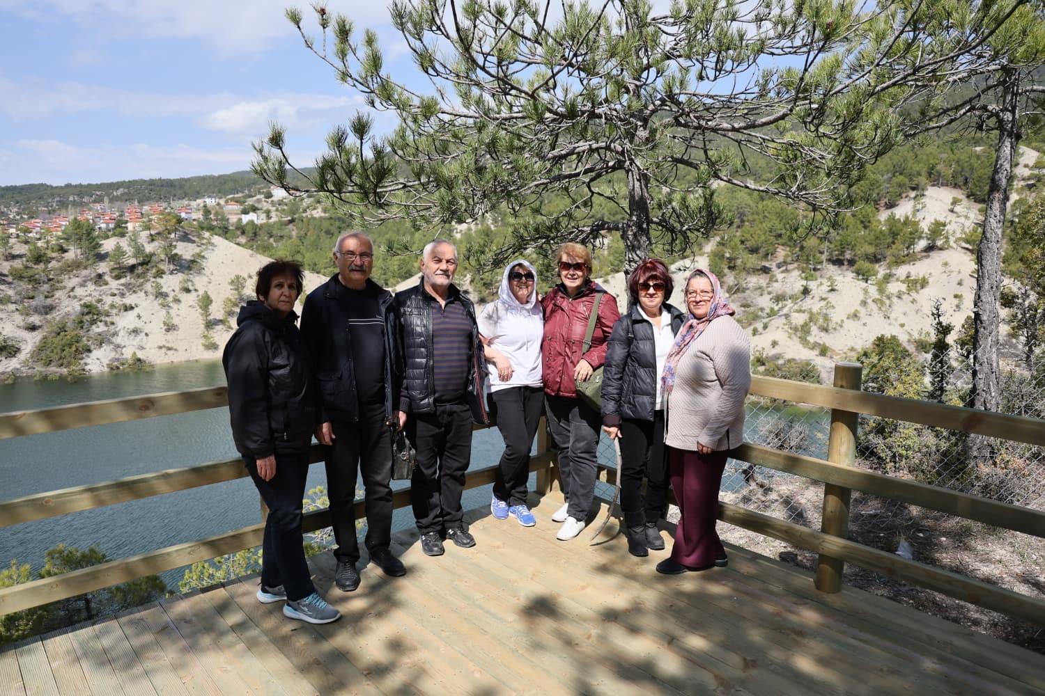 Burdurlu turistler &Ccedil;ameli&rsquo;nin doğal g&uuml;zelliklerine hayran kaldı
