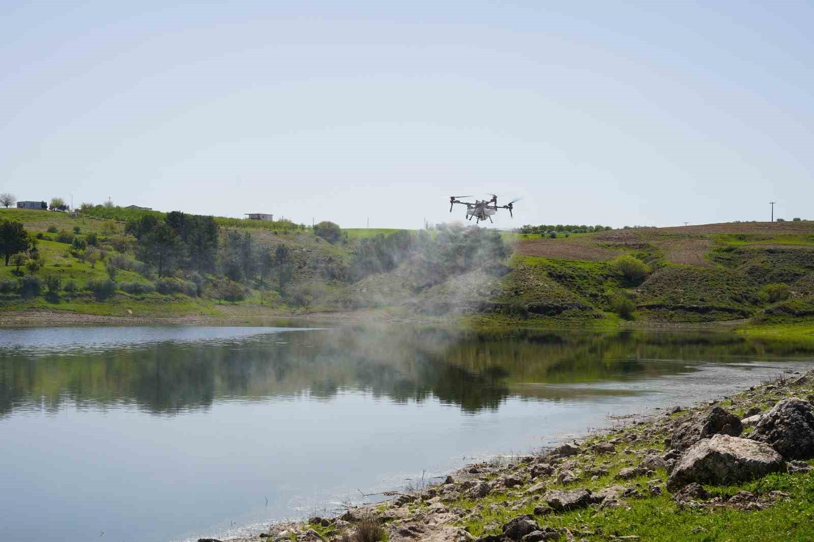 Kahta Belediyesi&rsquo;nden dron destekli ila&ccedil;lama
