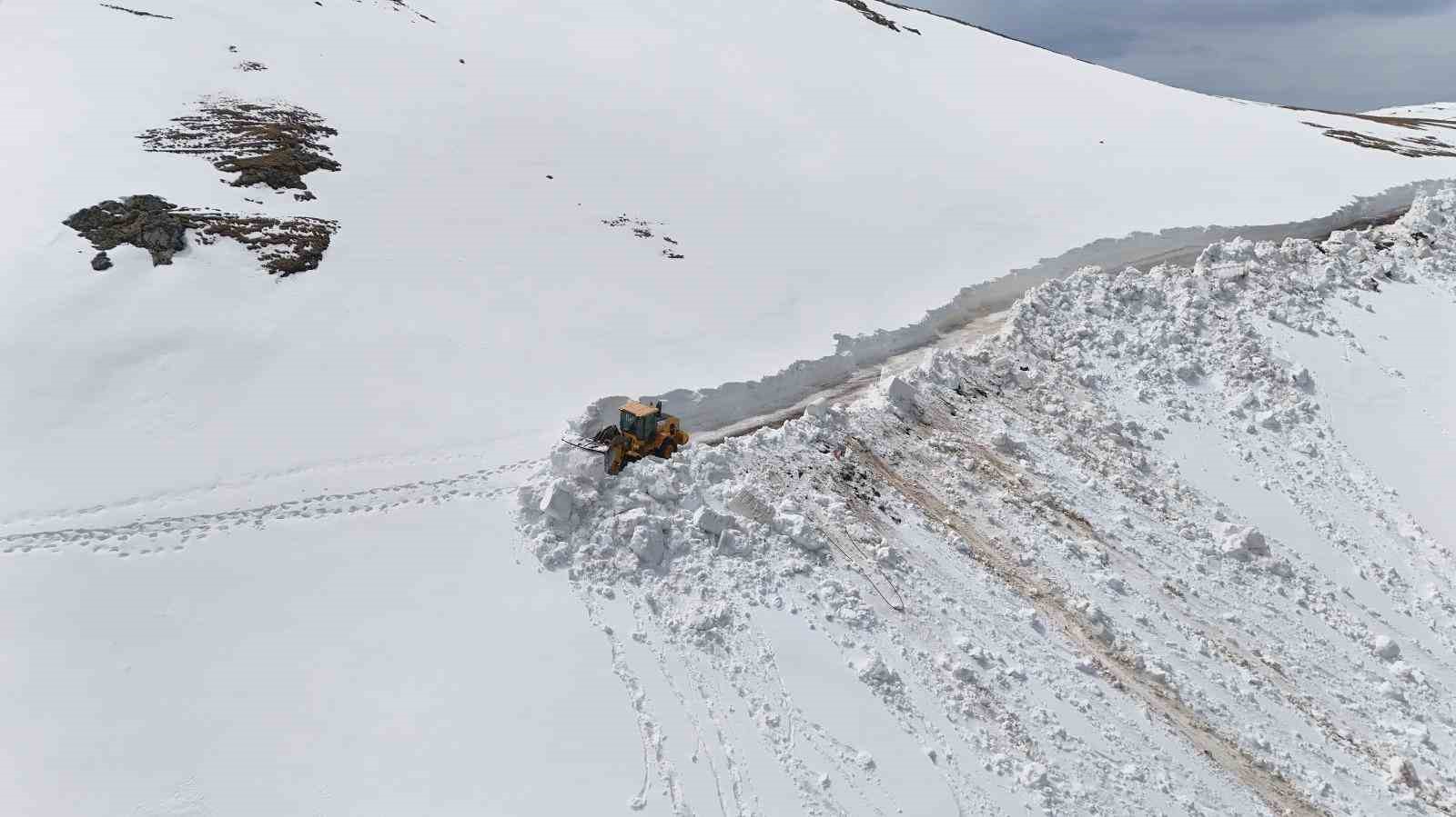 Ordu&rsquo;nun y&uuml;kseklerinde nisan sonunda 4 metre kar
