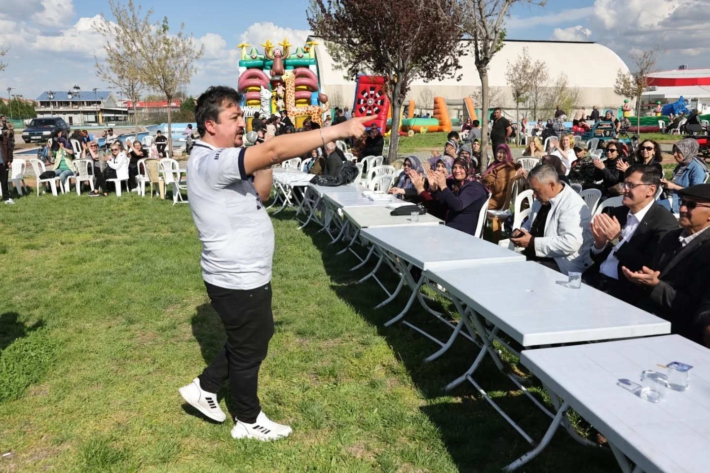K&uuml;tahya&rsquo;da Romanlar G&uuml;n&uuml; coşkusu Kent Park&rsquo;ta yaşandı

