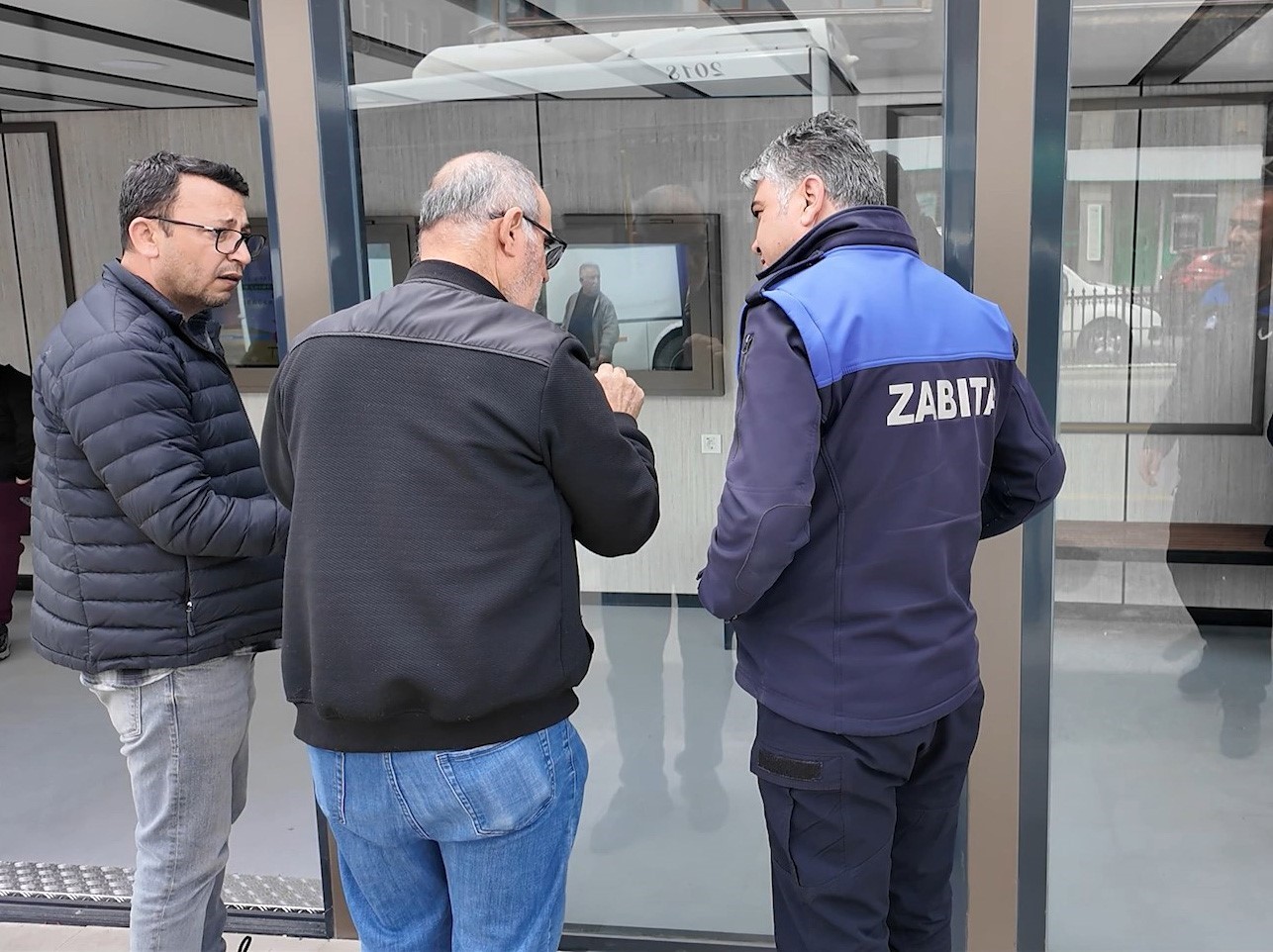 Nevşehir&rsquo;de akıllı durak kazası kameralara yansıdı
