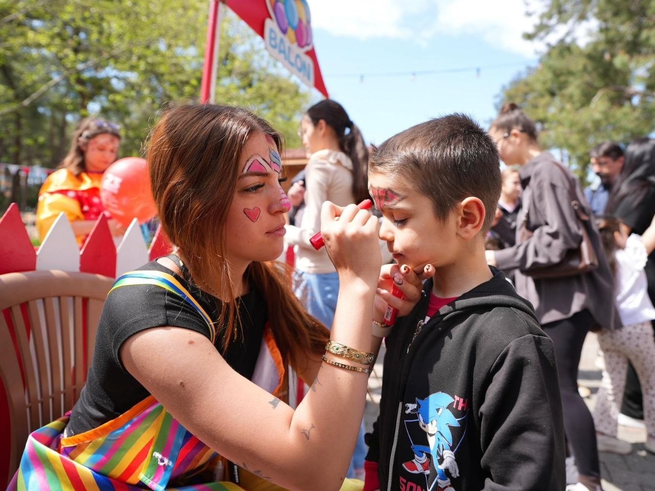 Denizli B&uuml;y&uuml;kşehirden &ccedil;ocuklara &ouml;zel şenlik
