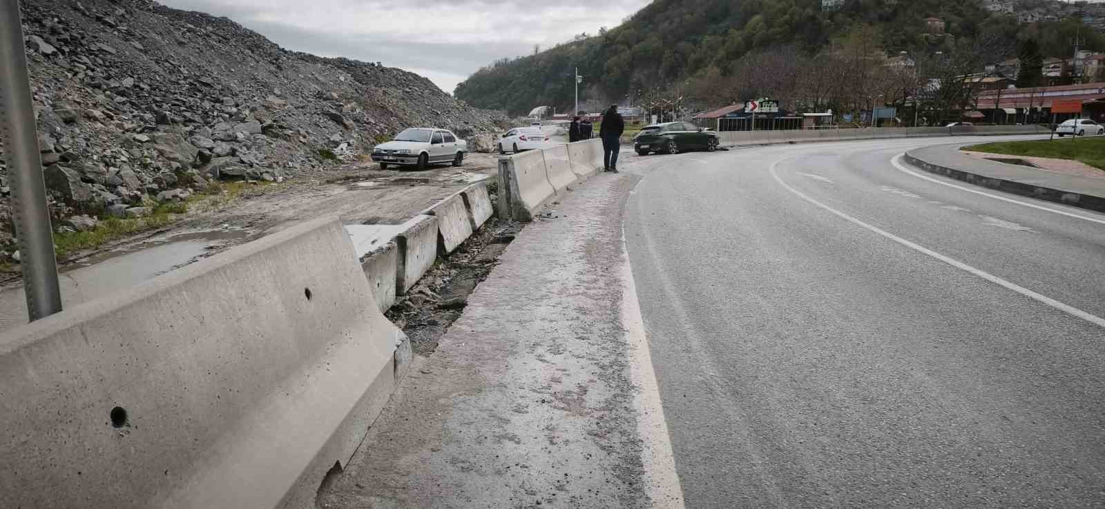 Zonguldak’ta kontrolden çıkan araç kaza yaptı