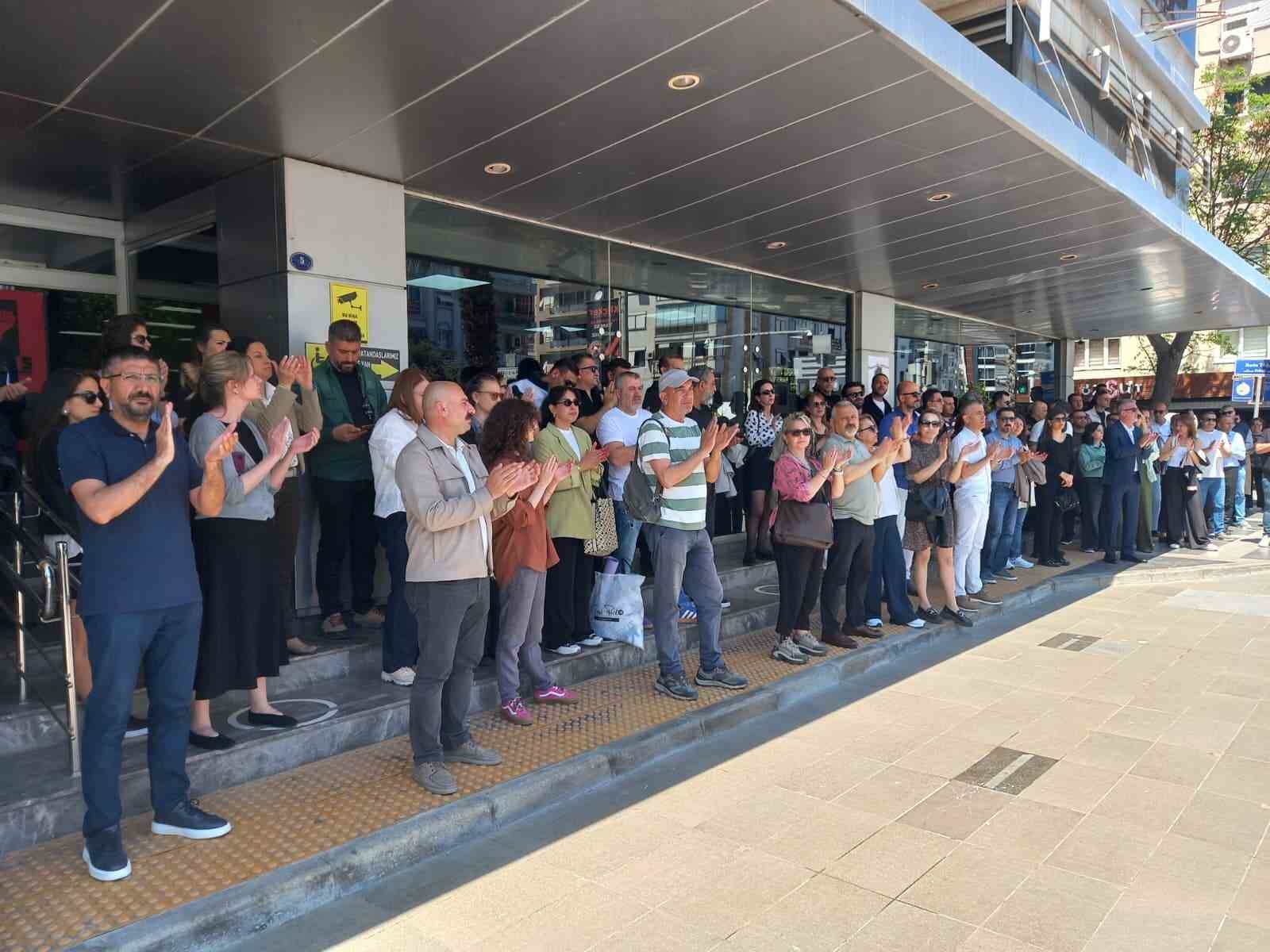 İzmir belediyelerinde maaş krizi: 3 il&ccedil;ede memurlar iş bırakma eyleminde
