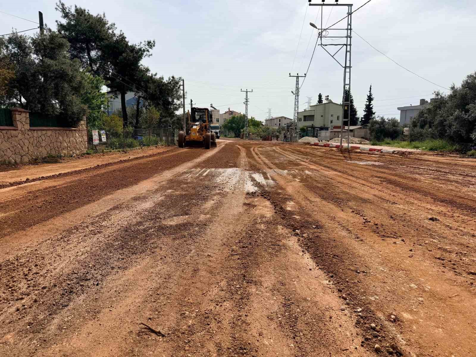 Duacı&rsquo;da alt yapı &ccedil;alışmaları tamamlanan 34 sokağa sıcak asfalt
