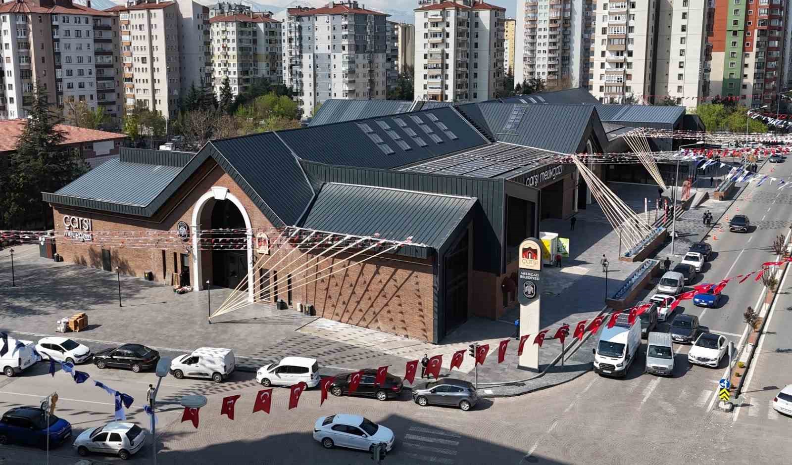 &Ccedil;arşı Melikgazi kapılarını a&ccedil;tı
