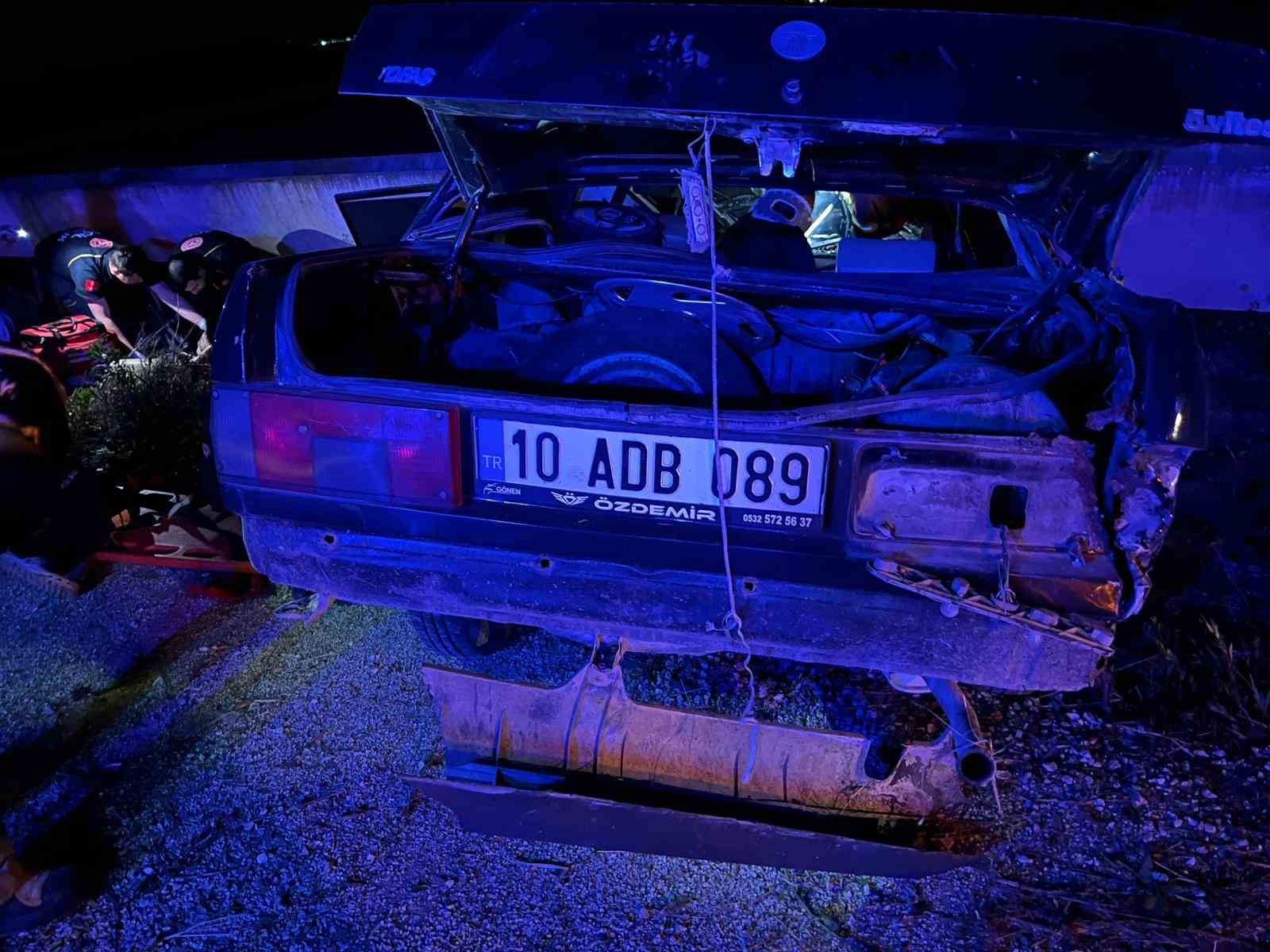 G&ouml;nen&rsquo;deki tek taraflı kazada 2 kişi yaralandı
