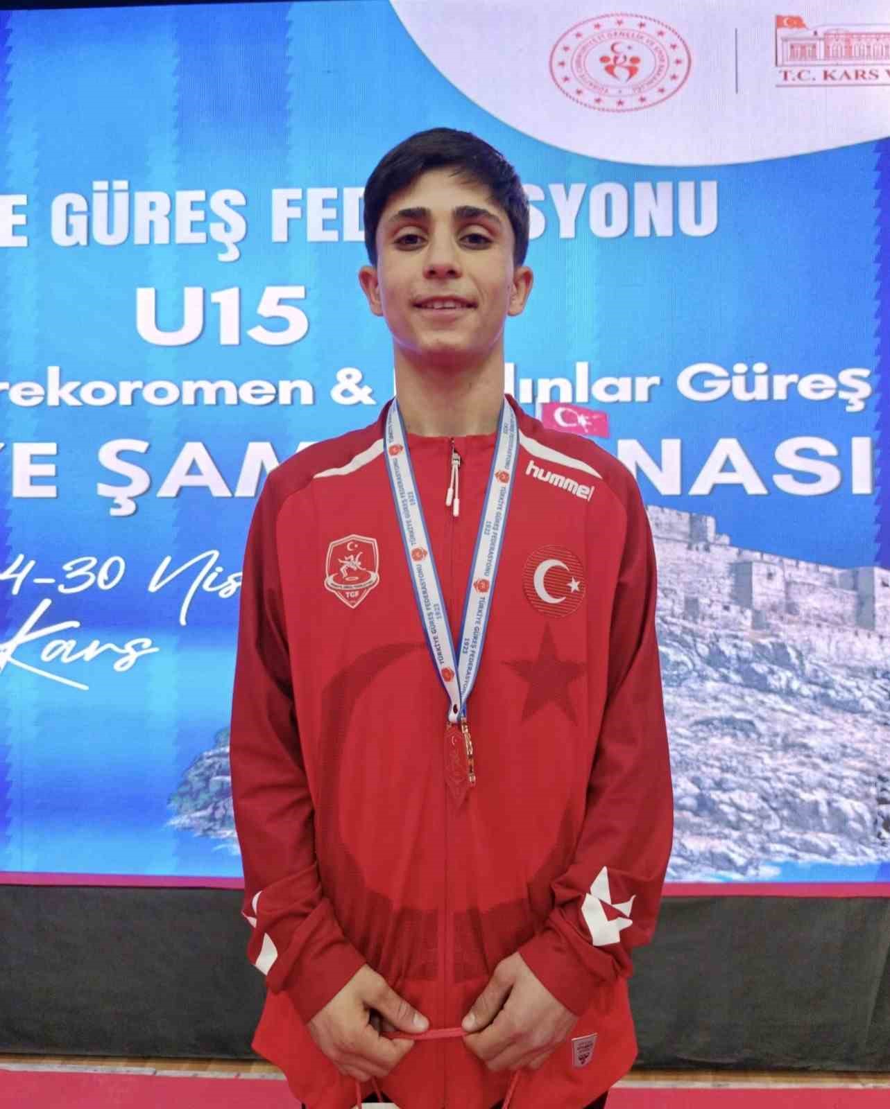 Yunusemreli g&uuml;reş&ccedil;i Kalay&rsquo;dan bronz madalya
