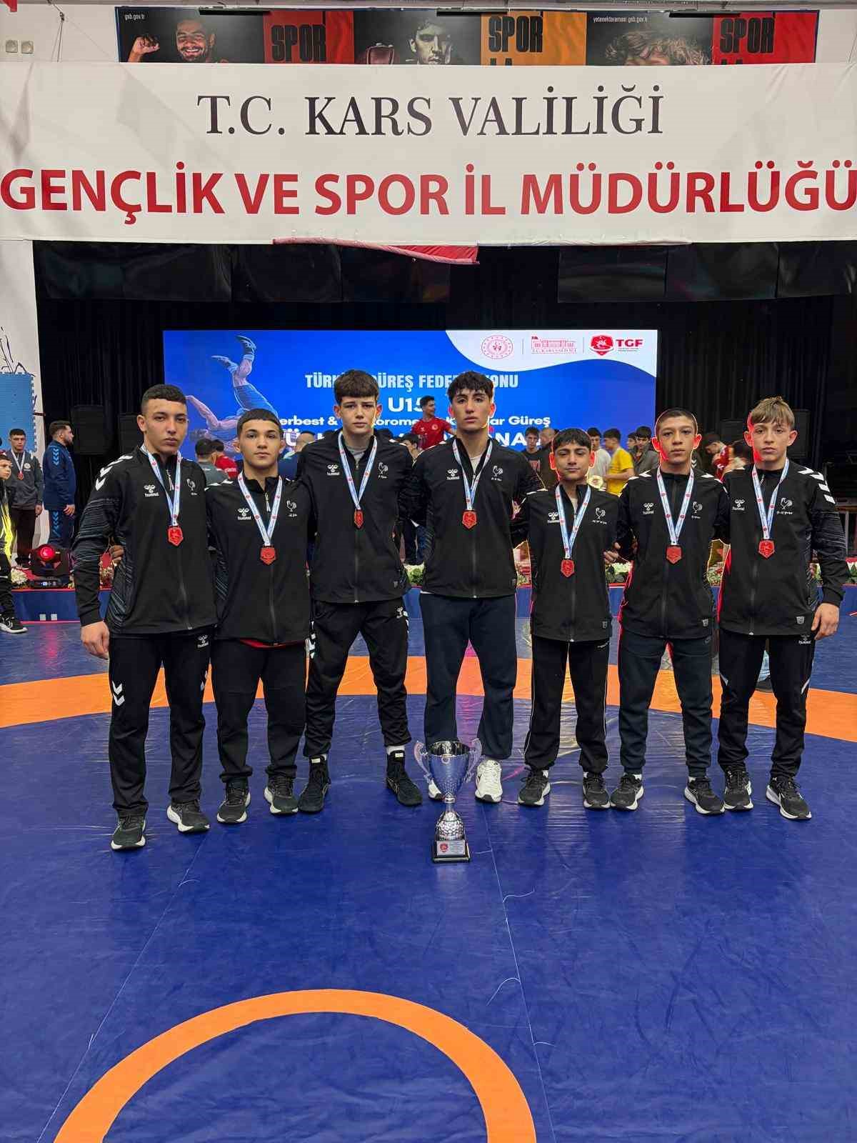 Denizlili g&uuml;reş&ccedil;iler T&uuml;rkiye şampiyonu
