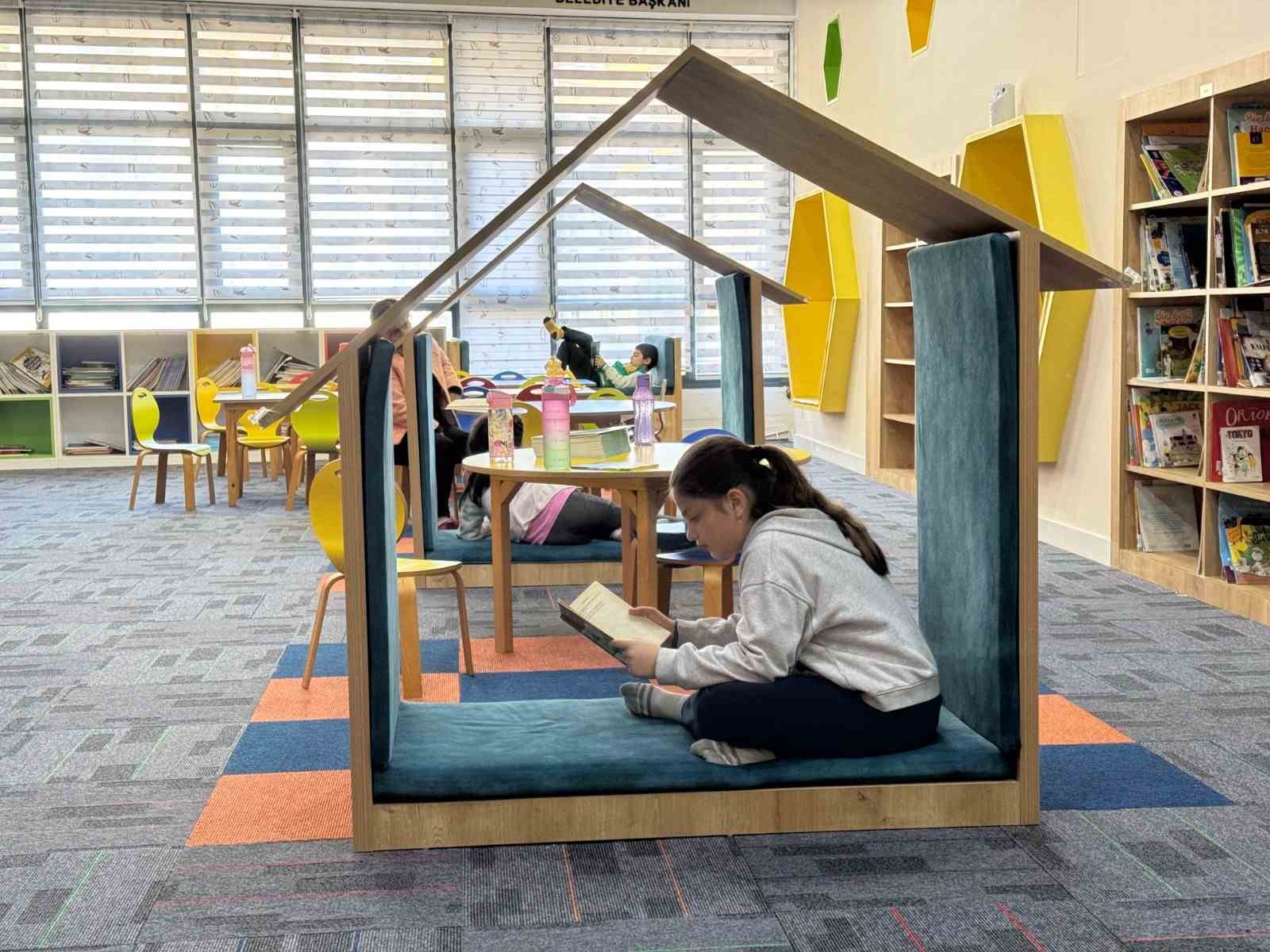 Kağıthane’de miniklere kitap dolu dünya