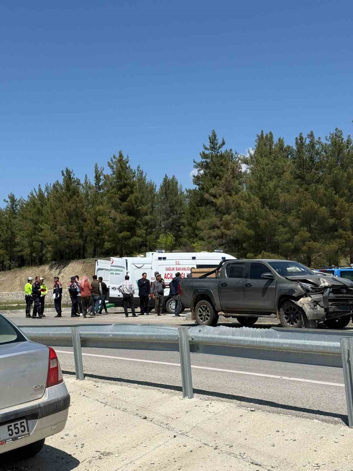 Muğla-Denizli yolunda feci kaza: 1 &ouml;l&uuml;, 1 yaralı
