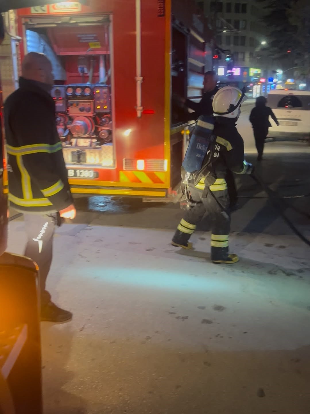 İş yerinin mutfağında &ccedil;ıkan yangın b&uuml;y&uuml;meden kontrol altına alındı
