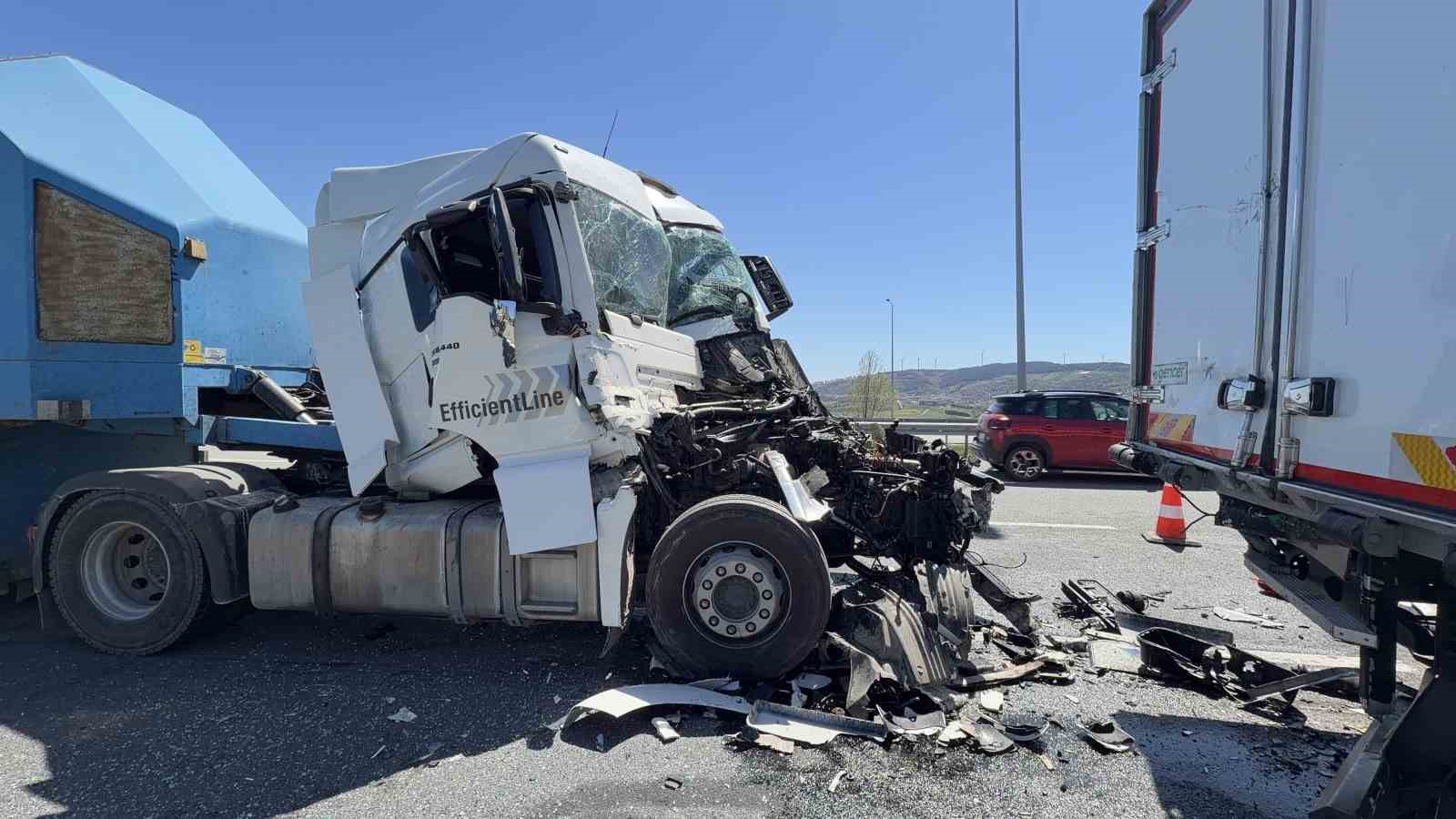 Kuzey Marmara Otoyolu&rsquo;nda zincirleme kaza: 1 yaralı
