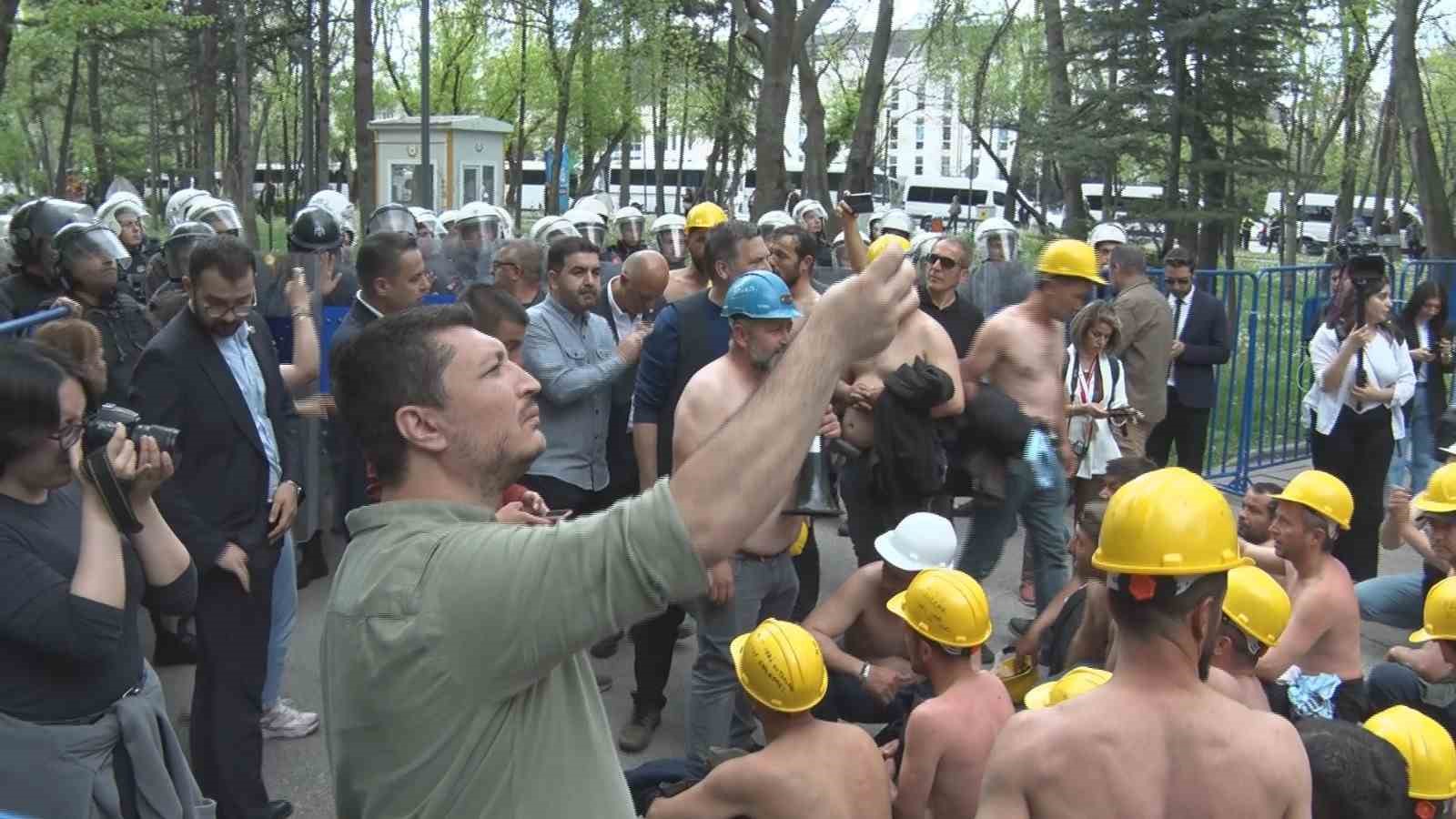 5 aydır maaş alamayan maden iş&ccedil;ilerinin a&ccedil;lık grevi 8&rsquo;inci g&uuml;n&uuml;nde devam ediyor
