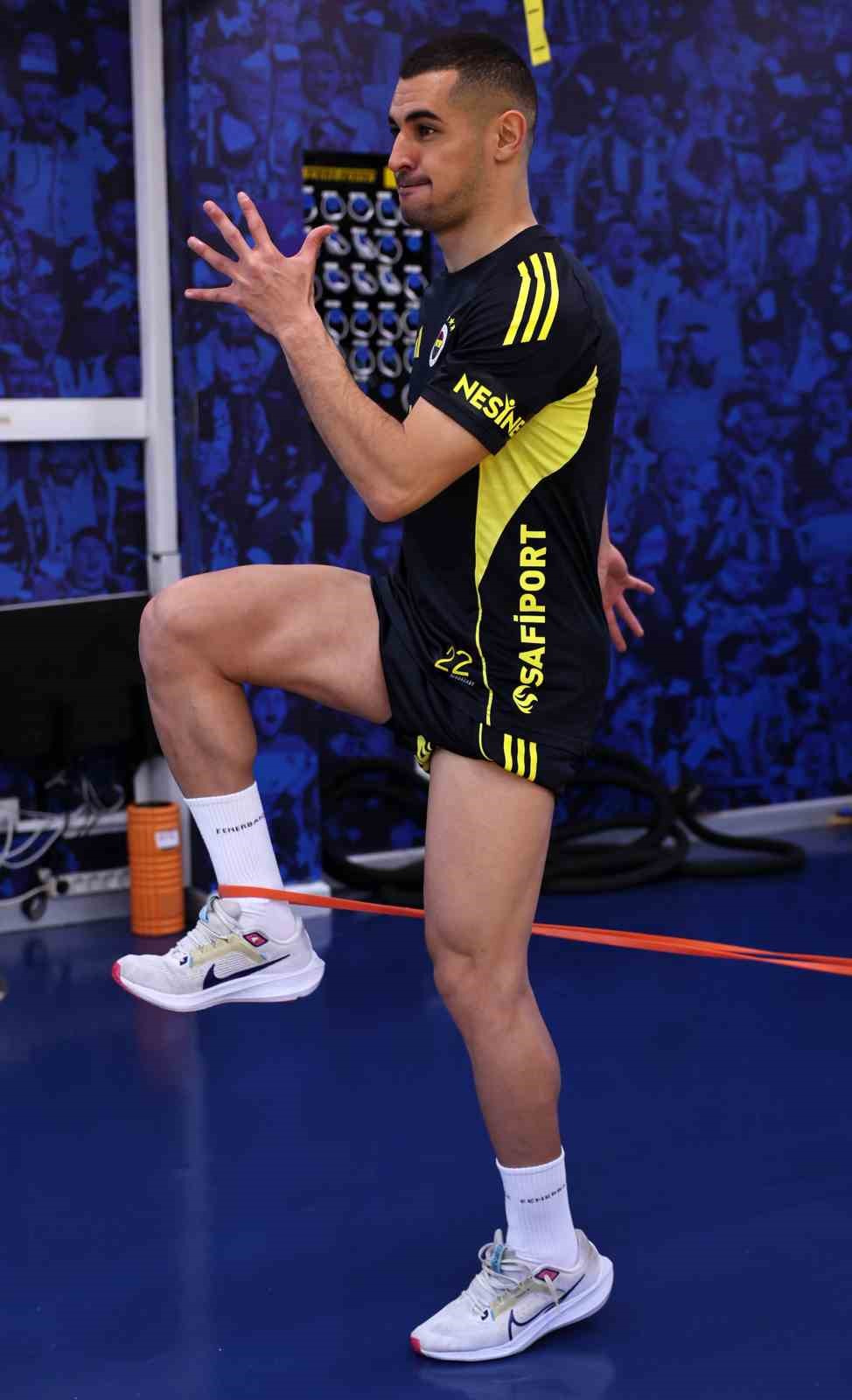 Fenerbah&ccedil;e, salonda kuvvet &ccedil;alıştı
