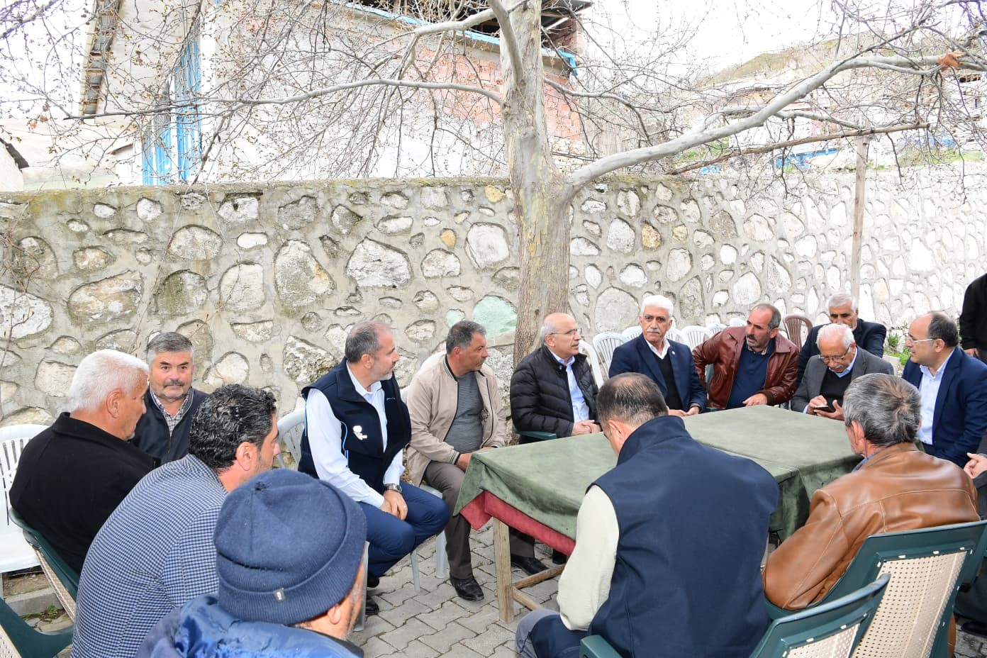Başkan Er, dolu afetinden zarar g&ouml;ren il&ccedil;eleri ziyaret etti
