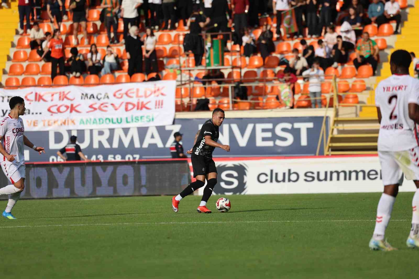 Trendyol S&uuml;per Lig: Corendon Alanyaspor: 0 - Samsunspor: 2 (İlk yarı)
