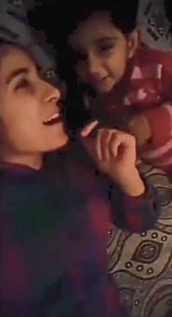 G&uuml;listan Doku&rsquo;nun şarkı s&ouml;ylediği anlar ortaya &ccedil;ıktı
