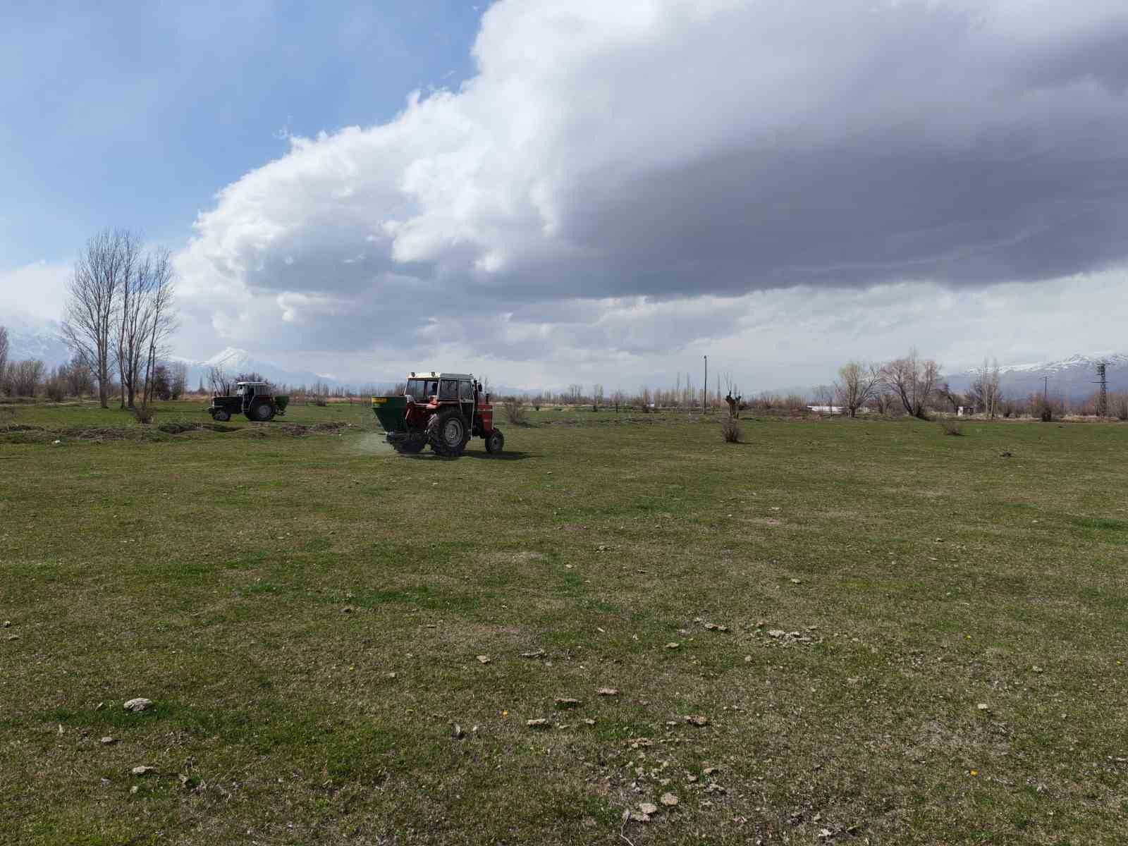 Erzincan&rsquo;da verimli hayvancılık i&ccedil;in mera &ccedil;alışmaları başladı
