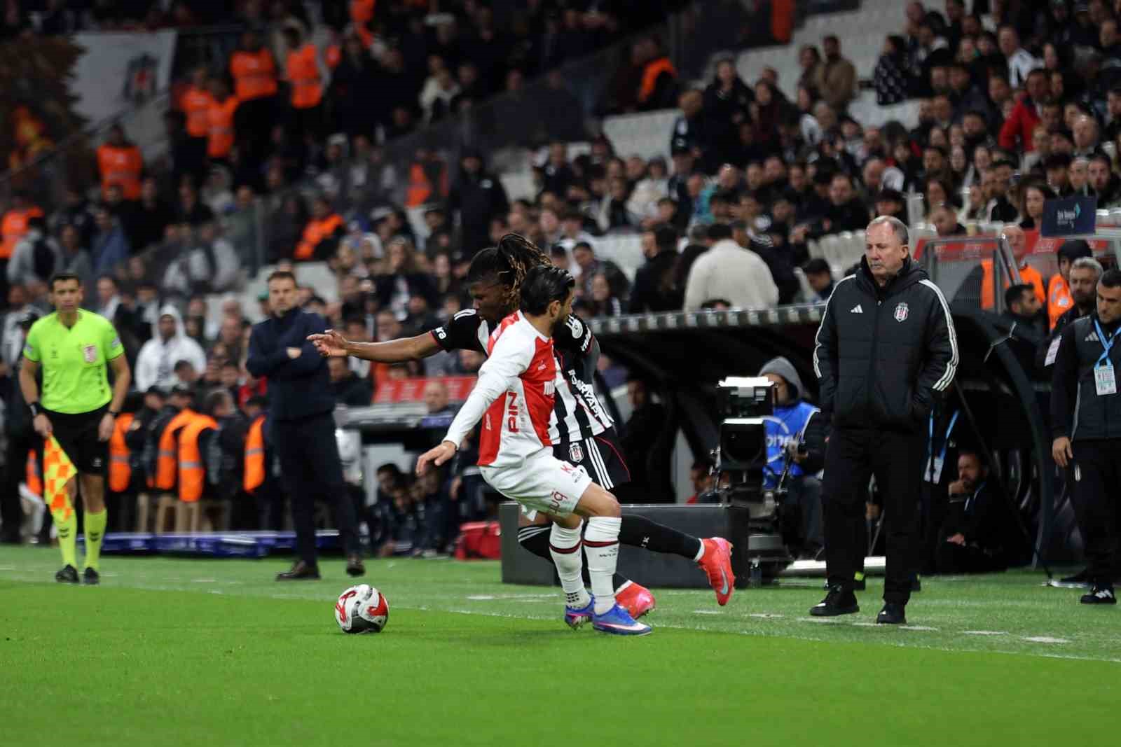 Trendyol S&uuml;per Lig: Beşiktaş: 0 - Fatih Karag&uuml;mr&uuml;k: 0 (Ma&ccedil; devam ediyor)
