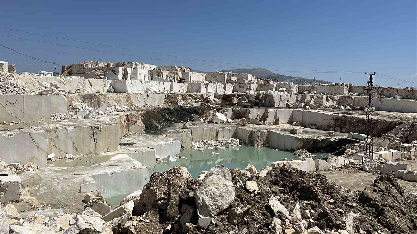 Karamanlı&rsquo;da vatandaşlar mermer ocağına karşı ayaklandı
