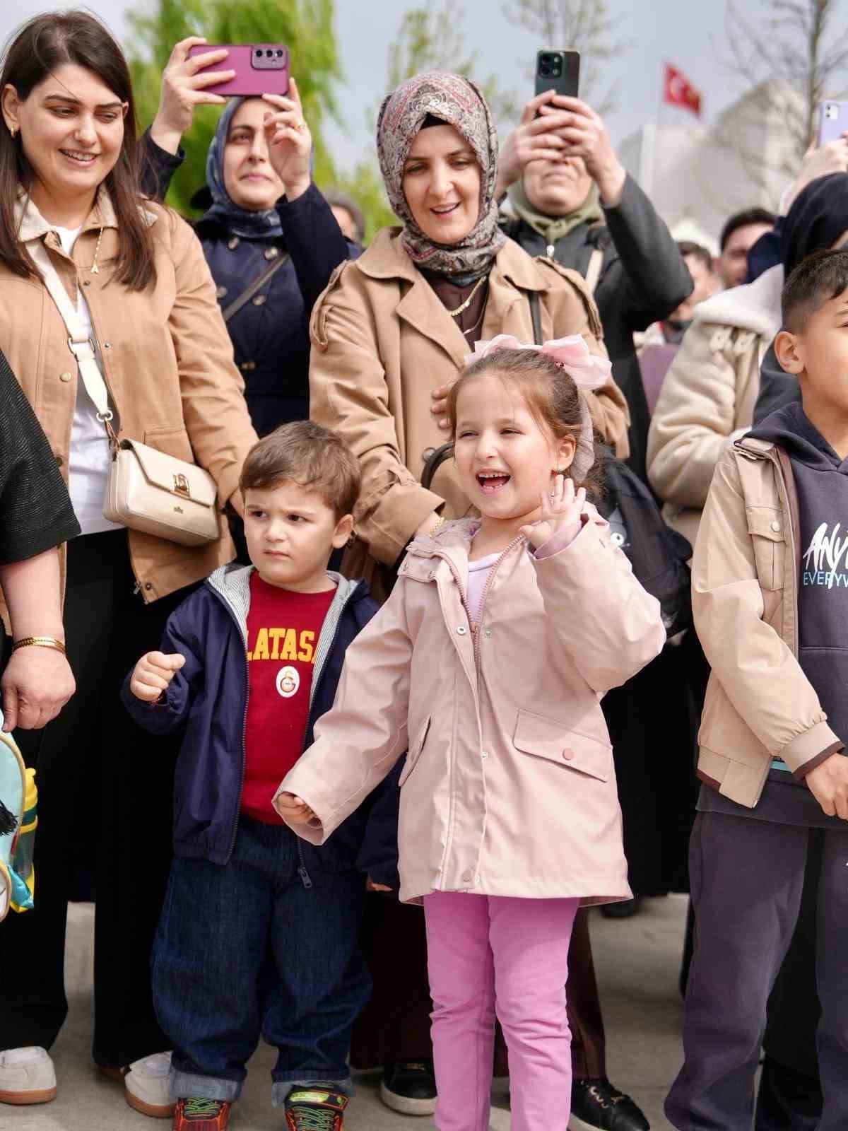 D&uuml;zce&rsquo;de mehter takımının g&ouml;sterisine vatandaşlardan b&uuml;y&uuml;k ilgi
