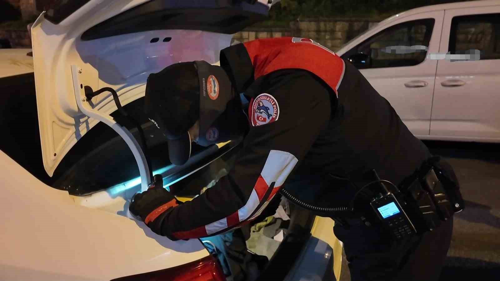 Kadık&ouml;y&rsquo;de helikopter destekli asayiş denetimi
